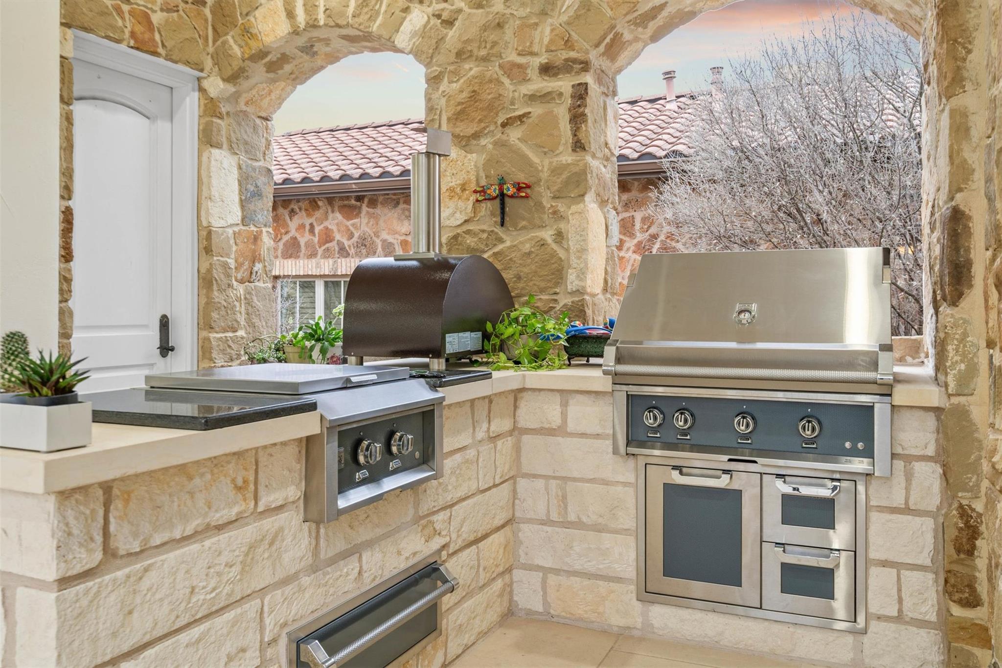 108 Golden Bear Cv, Austin, TX 78738