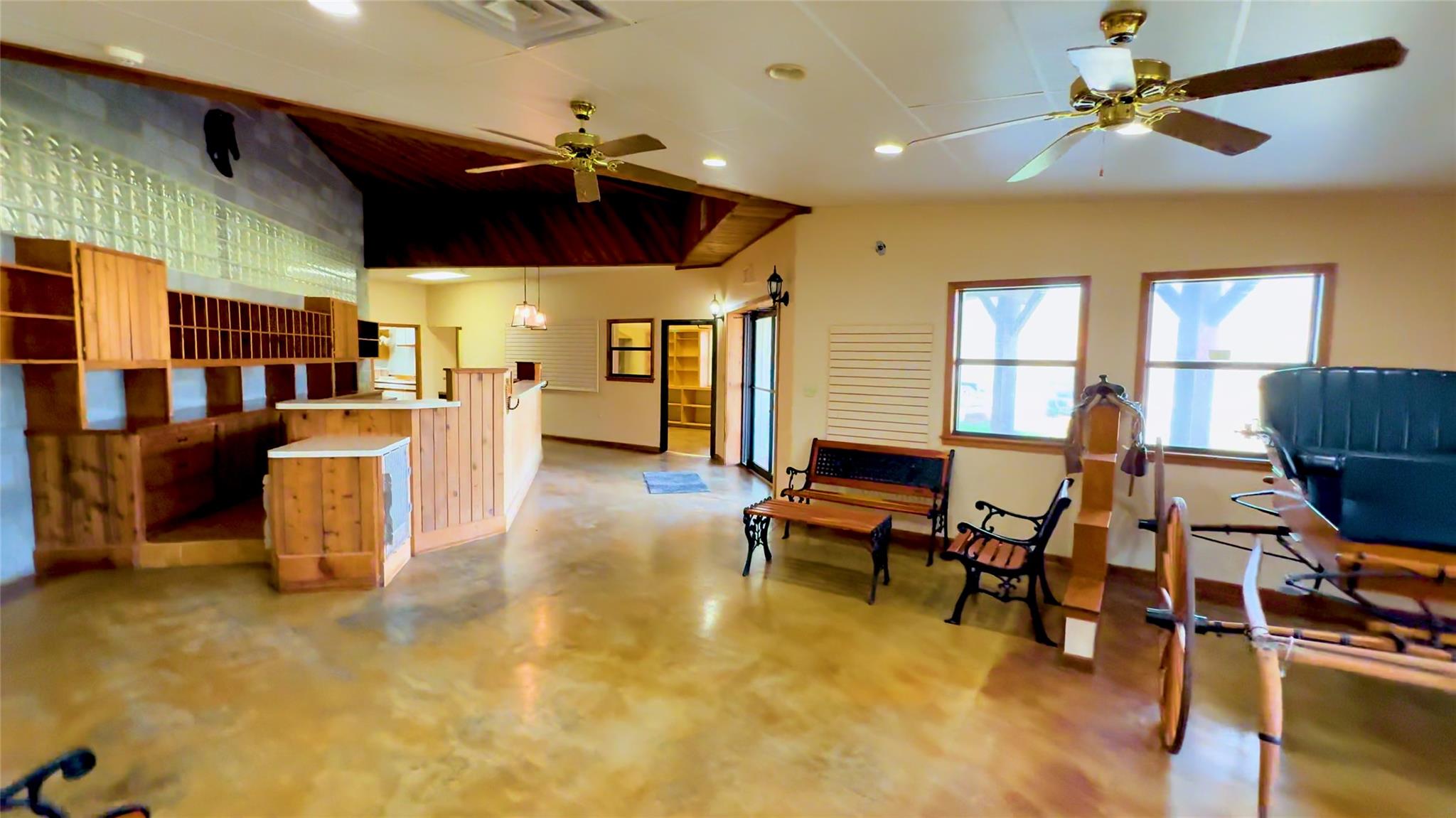 531 Highway 71 W, Smithville, TX 78957