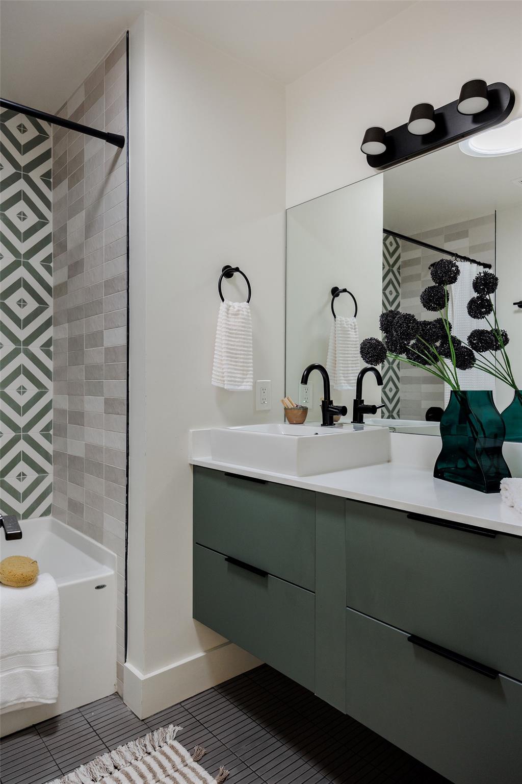 2220 E Stassney Ln # B, Austin, TX 78744