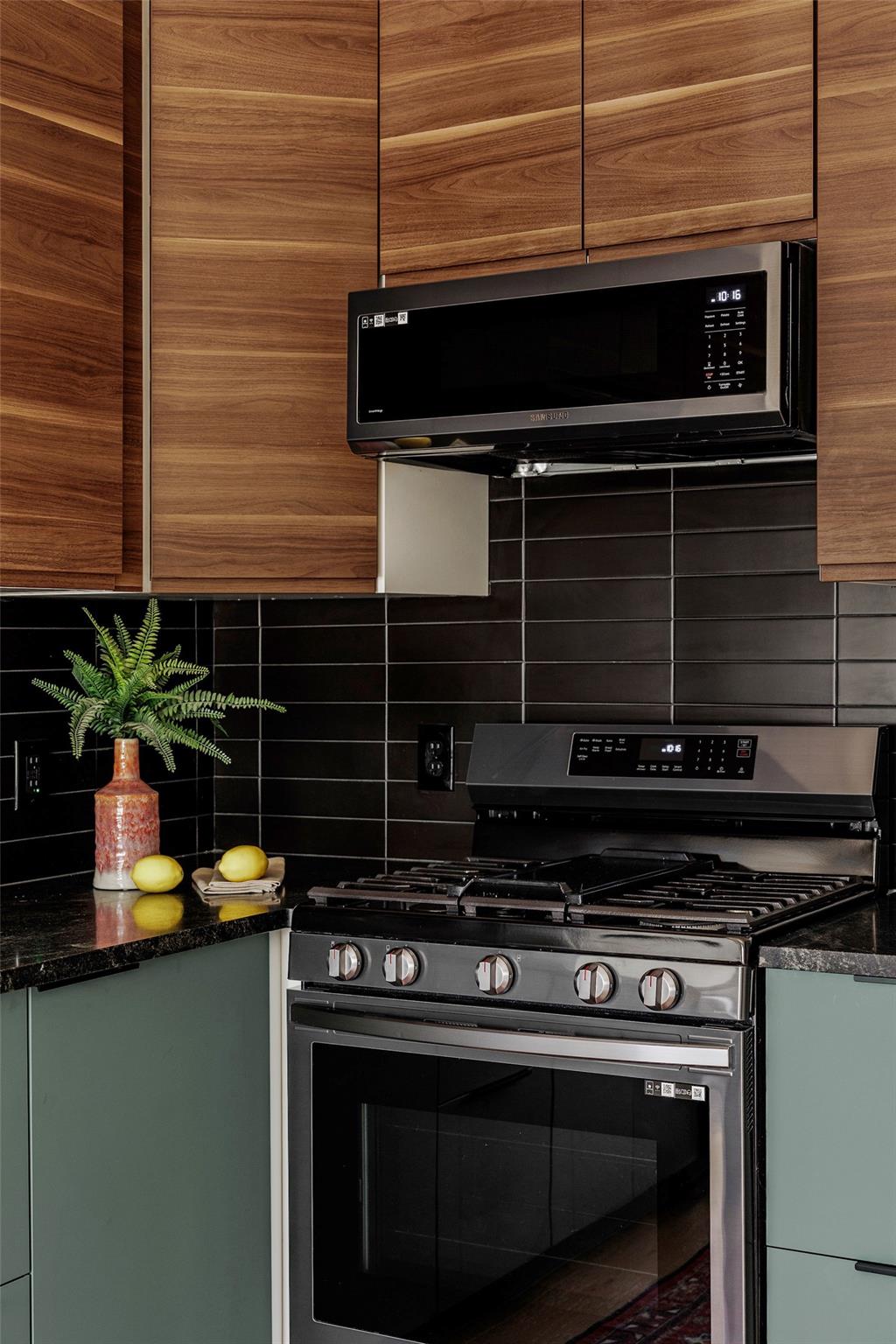 2220 E Stassney Ln # B, Austin, TX 78744