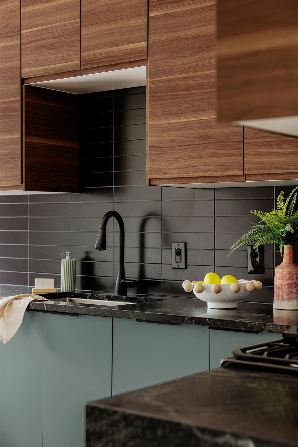 2220 E Stassney Ln # B, Austin, TX 78744