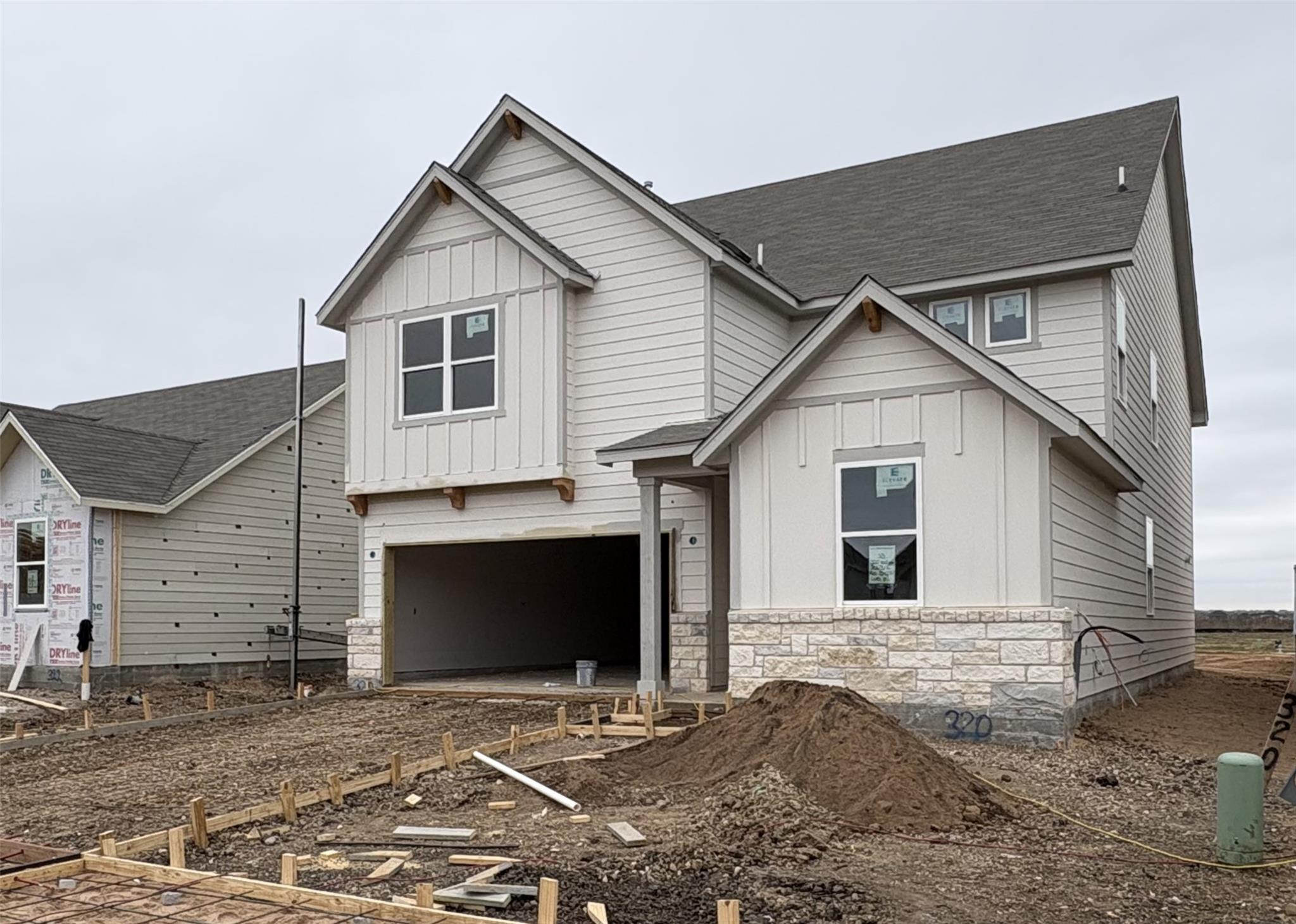 320 Willow Heights Dr, Hutto, TX 78634