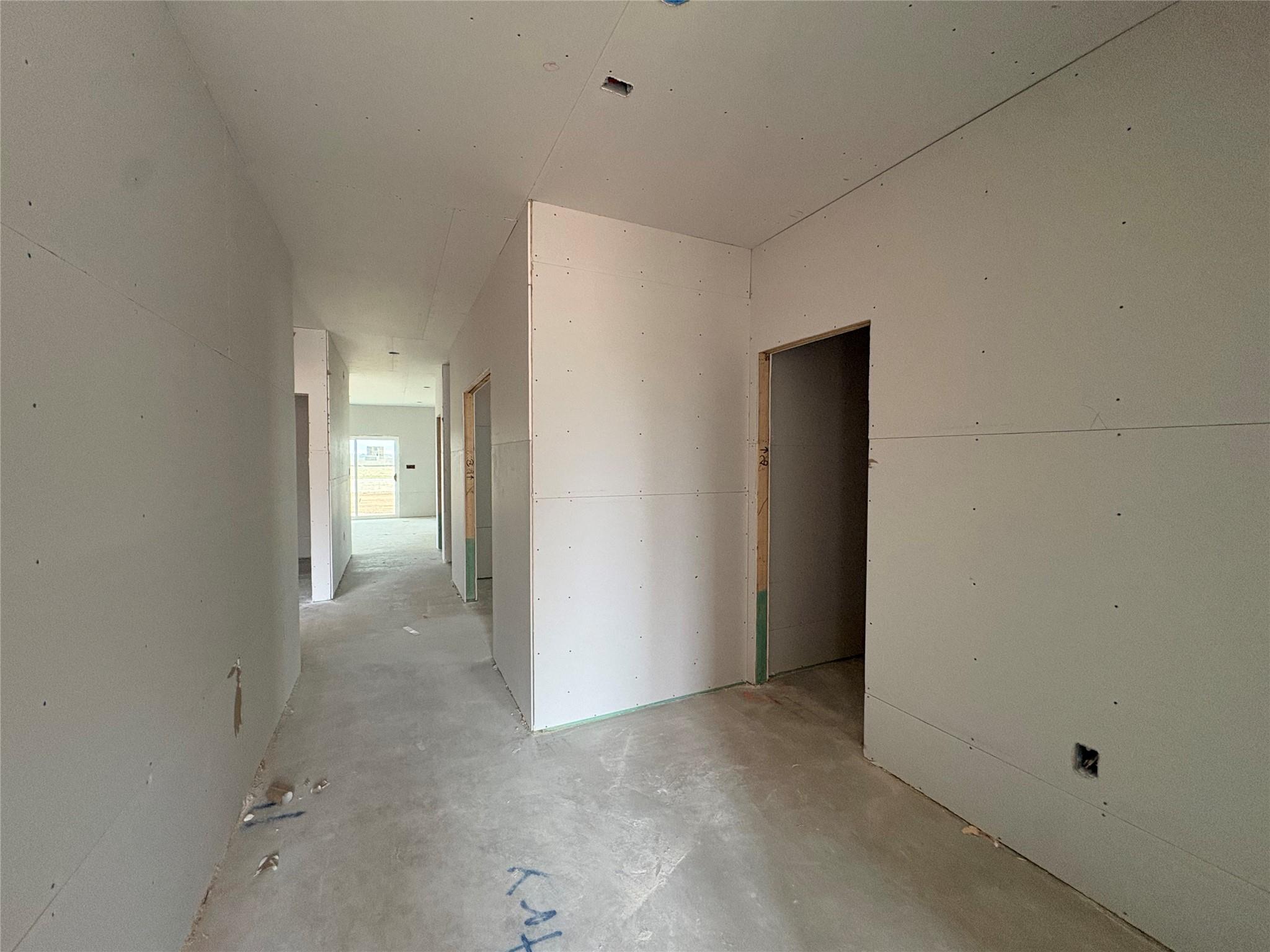 320 Willow Heights Dr, Hutto, TX 78634