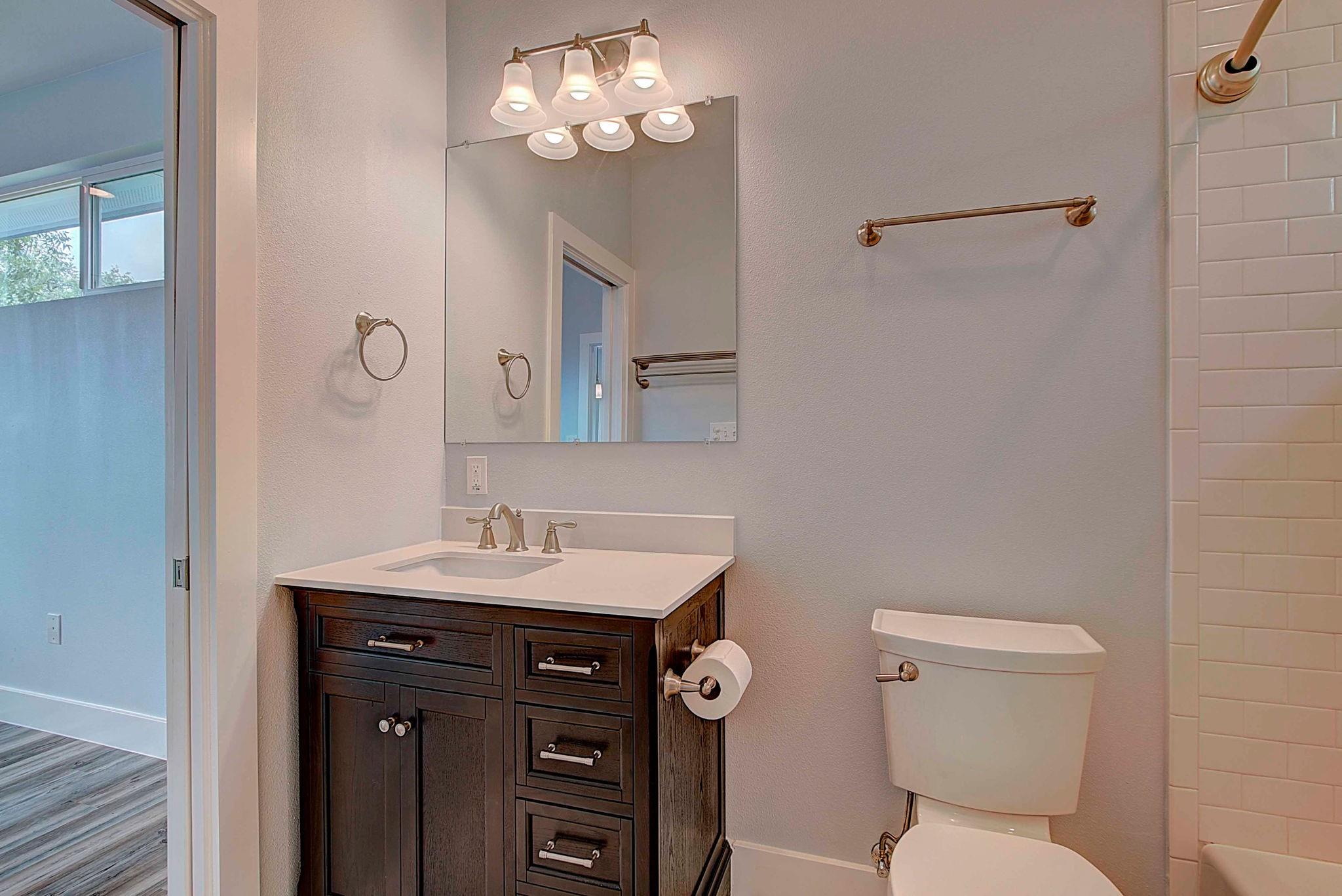 806 W LIVE OAK St # 2, Austin, TX 78704