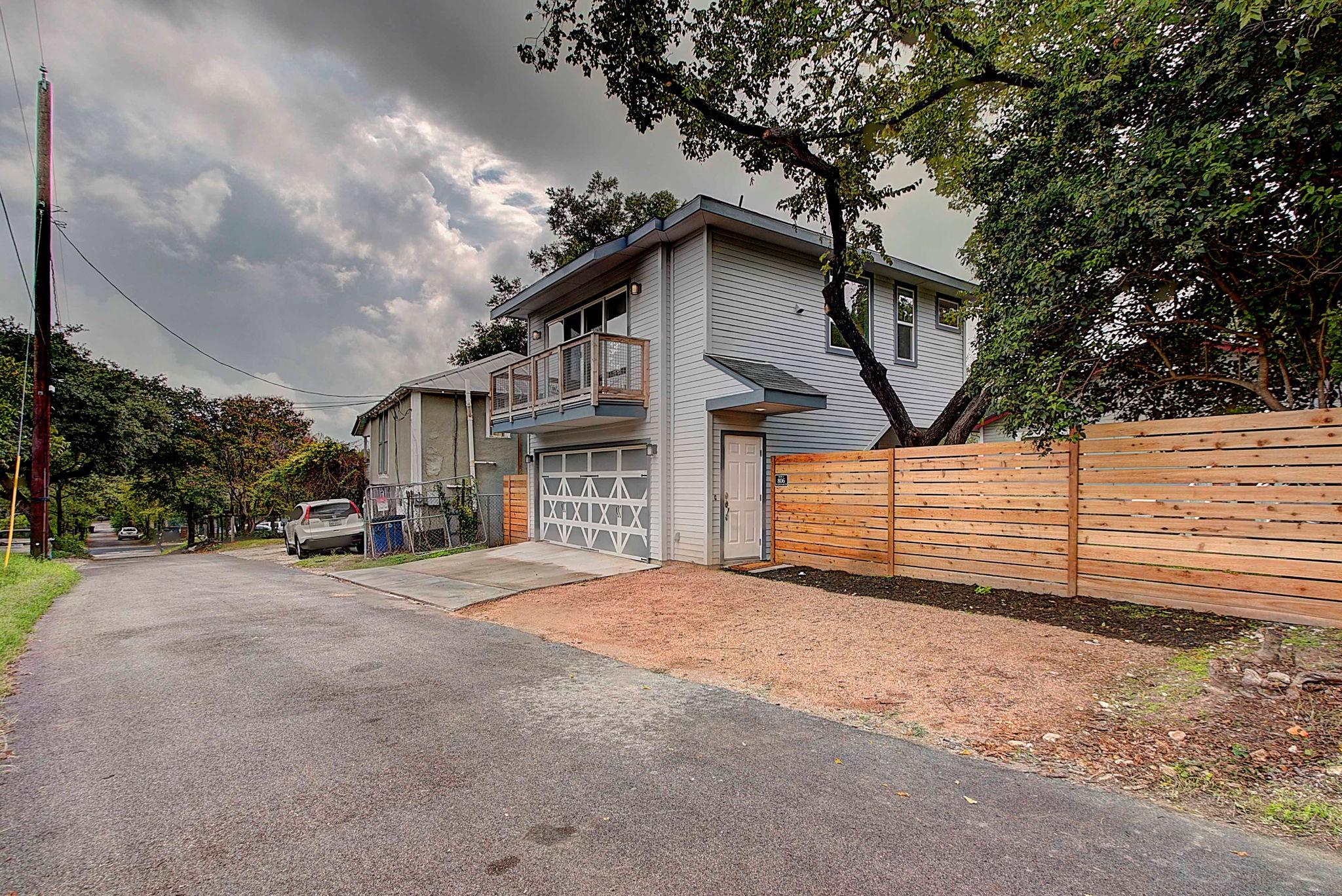 806 W LIVE OAK St # 2, Austin, TX 78704