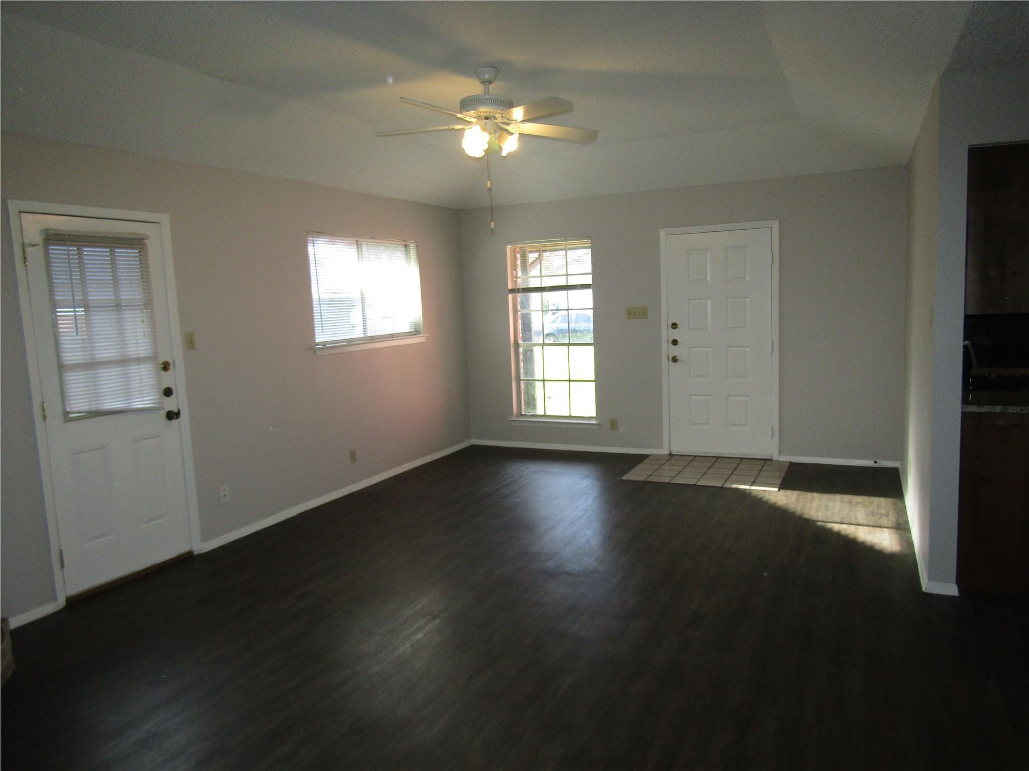 11443 Ptarmigan Dr, Austin, TX 78758