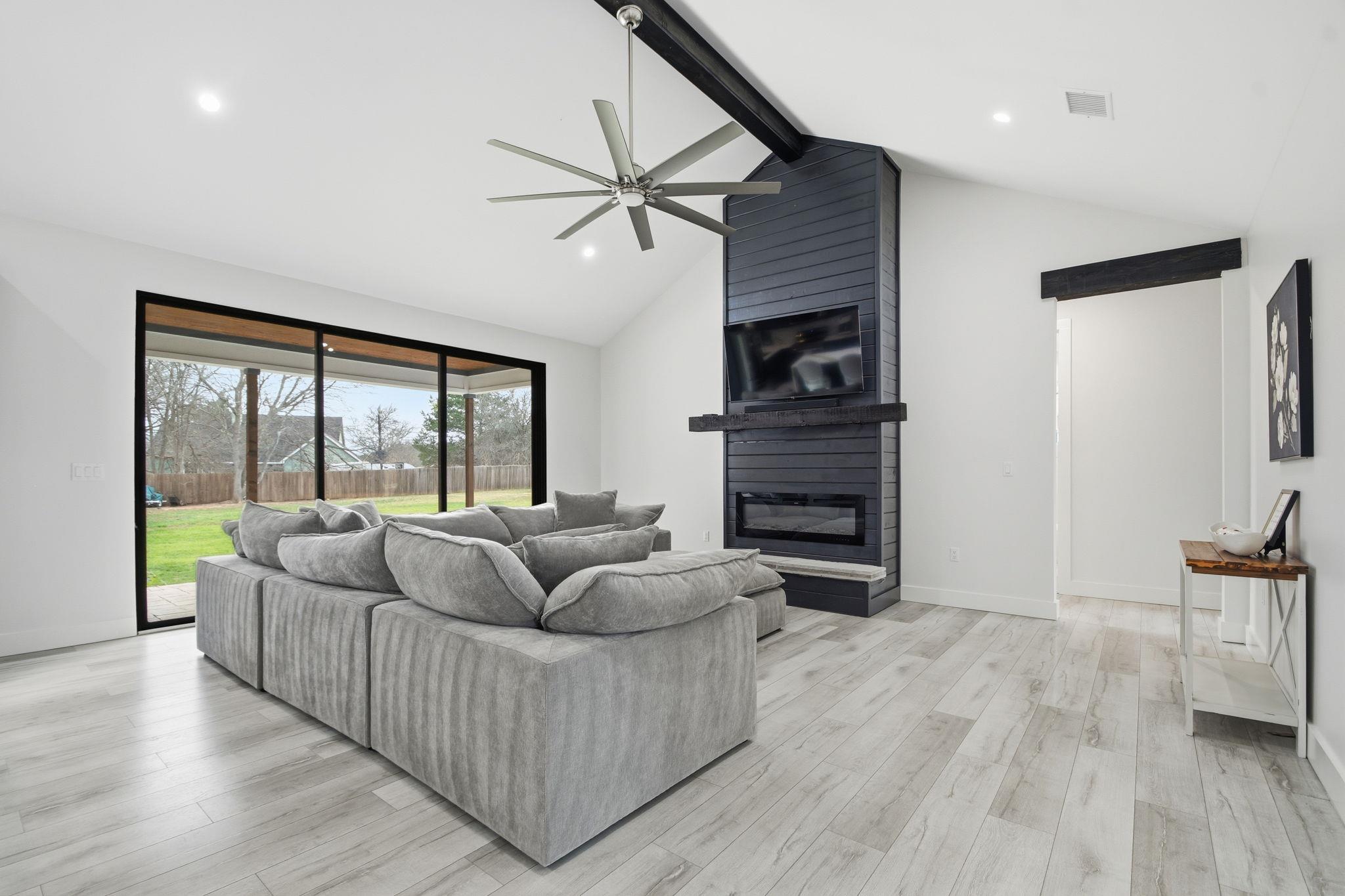 105 Laumaia Ln, Bastrop, TX 78602