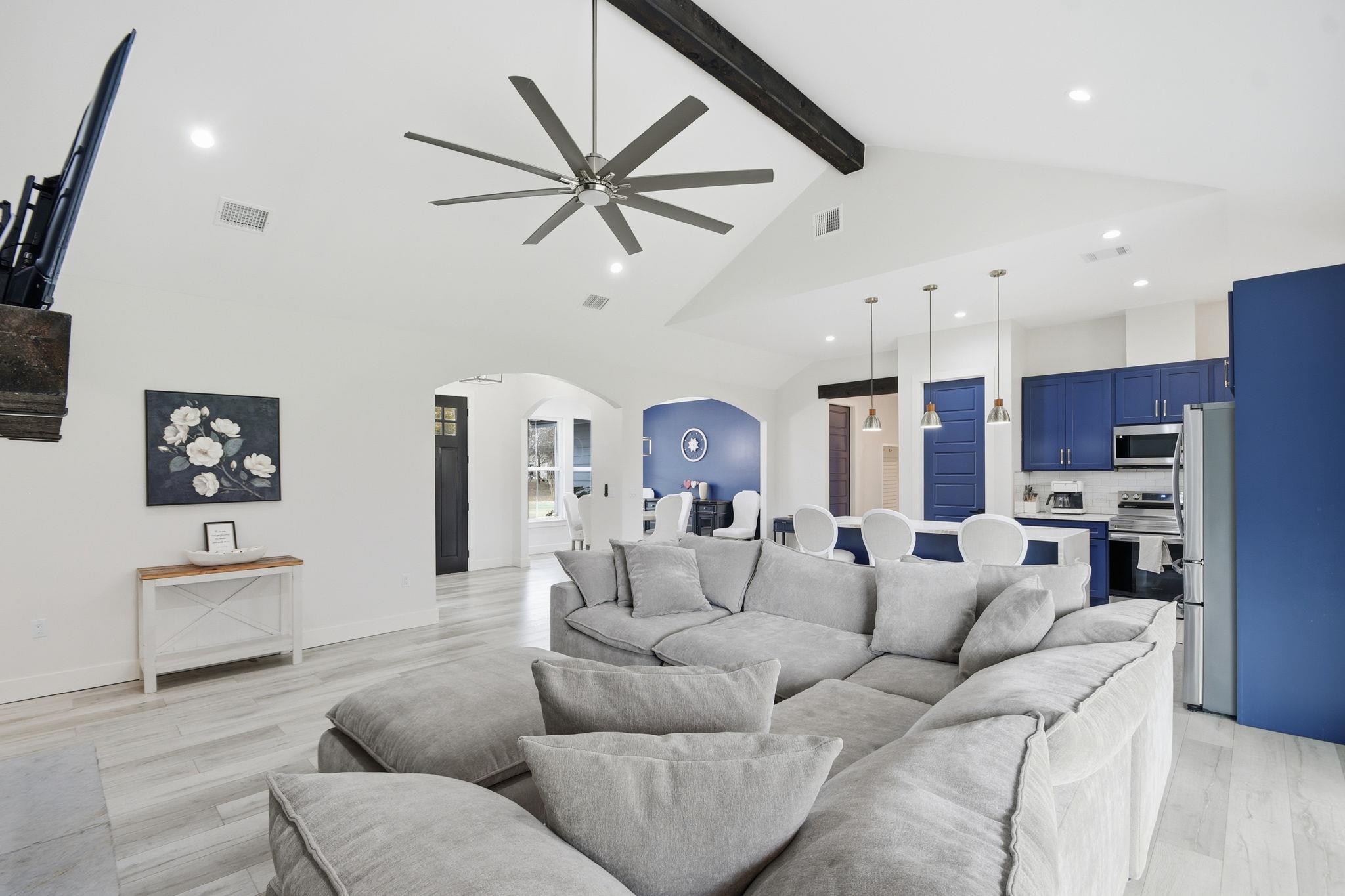 105 Laumaia Ln, Bastrop, TX 78602