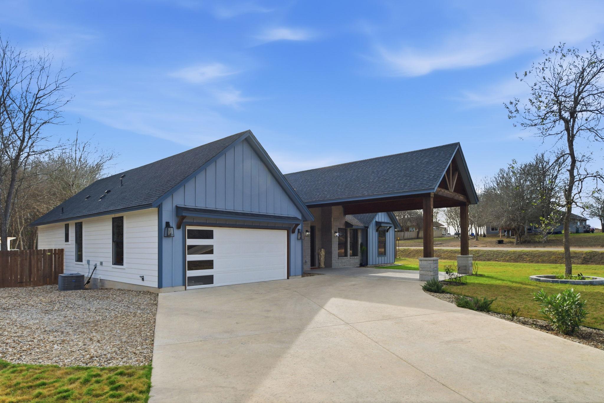 105 Laumaia Ln, Bastrop, TX 78602