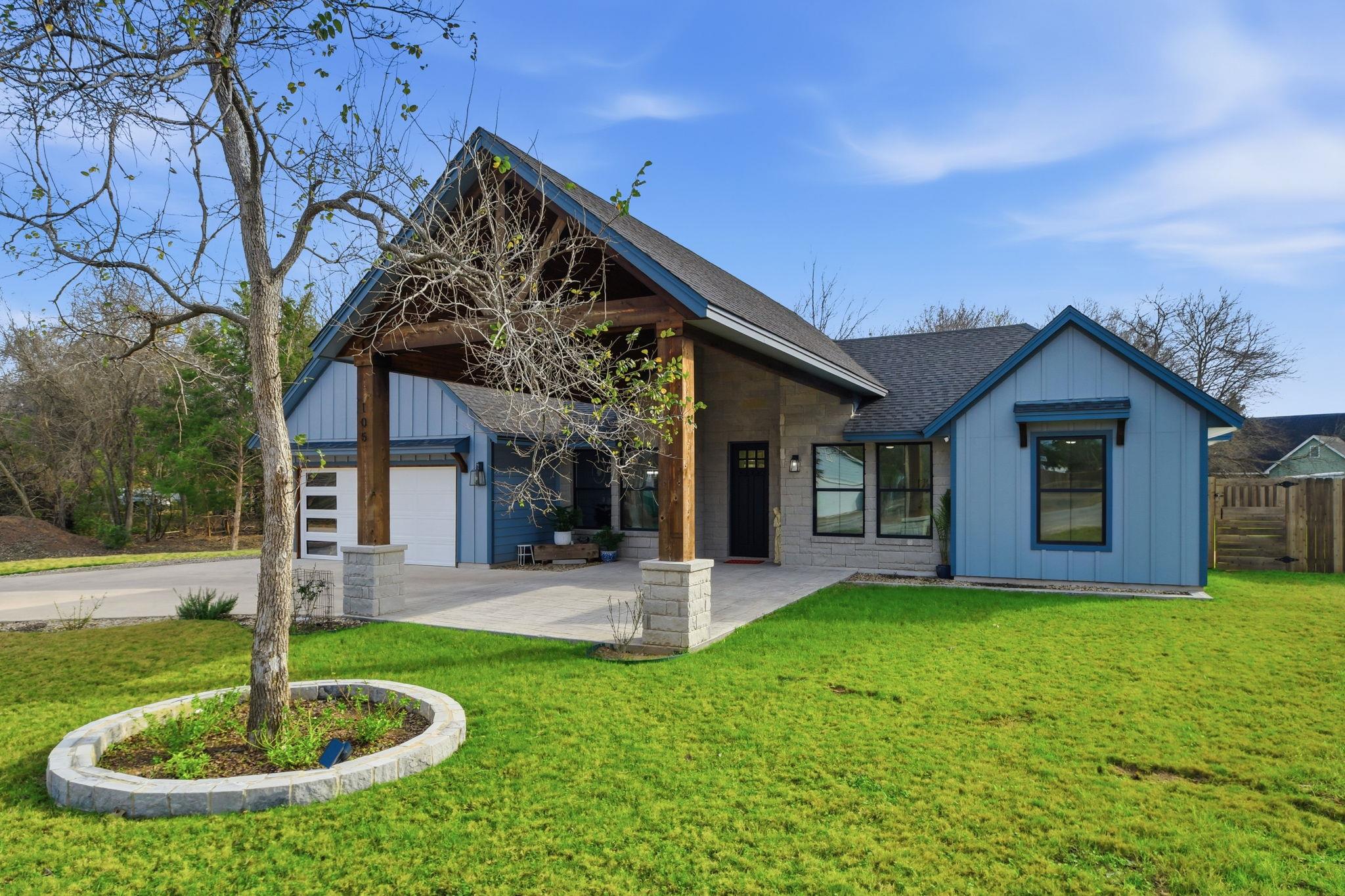 105 Laumaia Ln, Bastrop, TX 78602