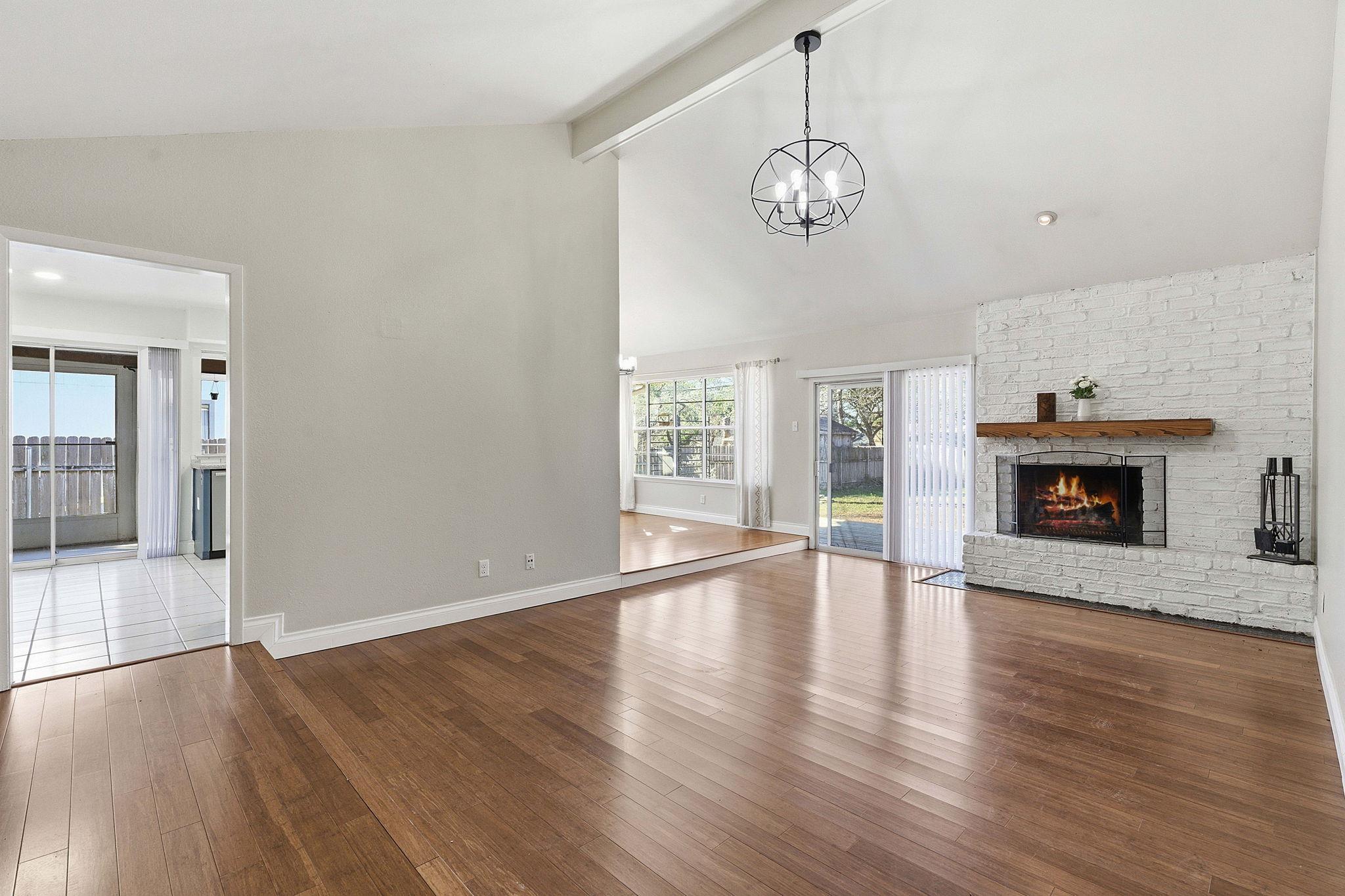 9424 Shady Oaks Dr, Austin, TX 78729