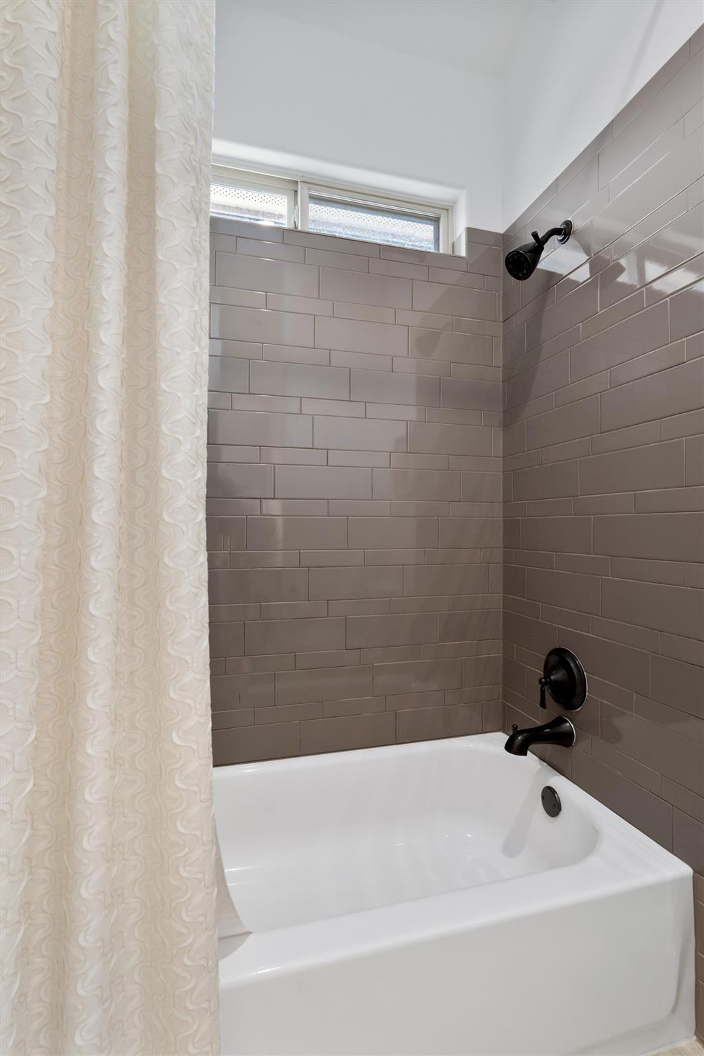 70 Santa Maria St, Georgetown, TX 78628