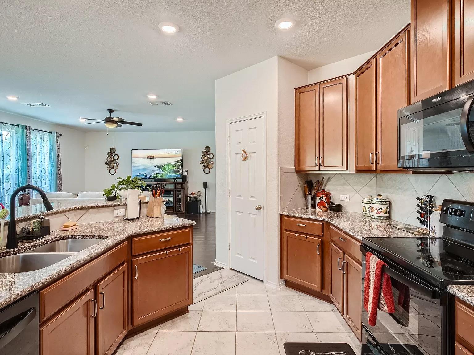 2471 Sunrise Rd # 64, Round Rock, TX 78664