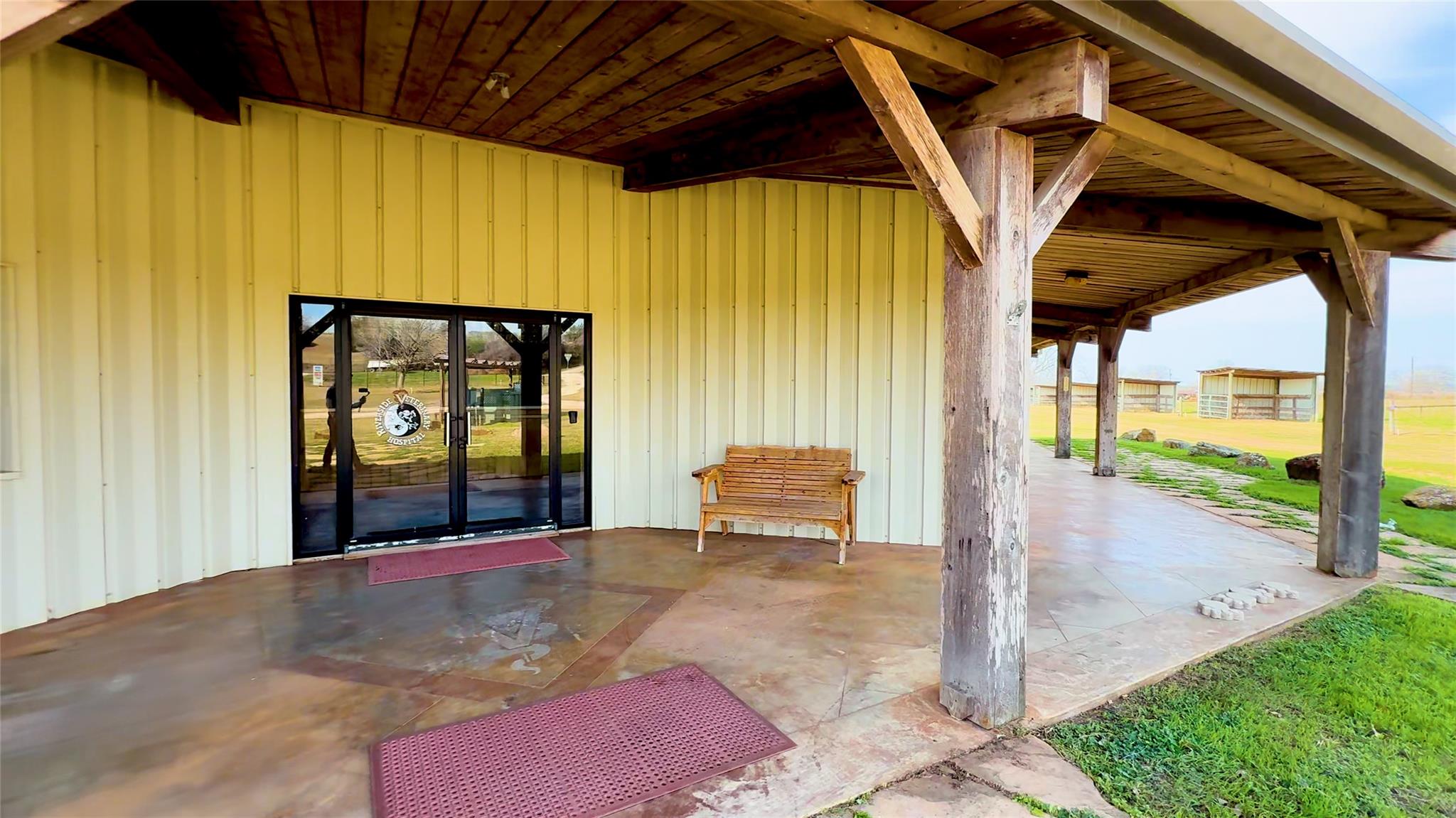 531 Highway 71 W, Smithville, TX 78957