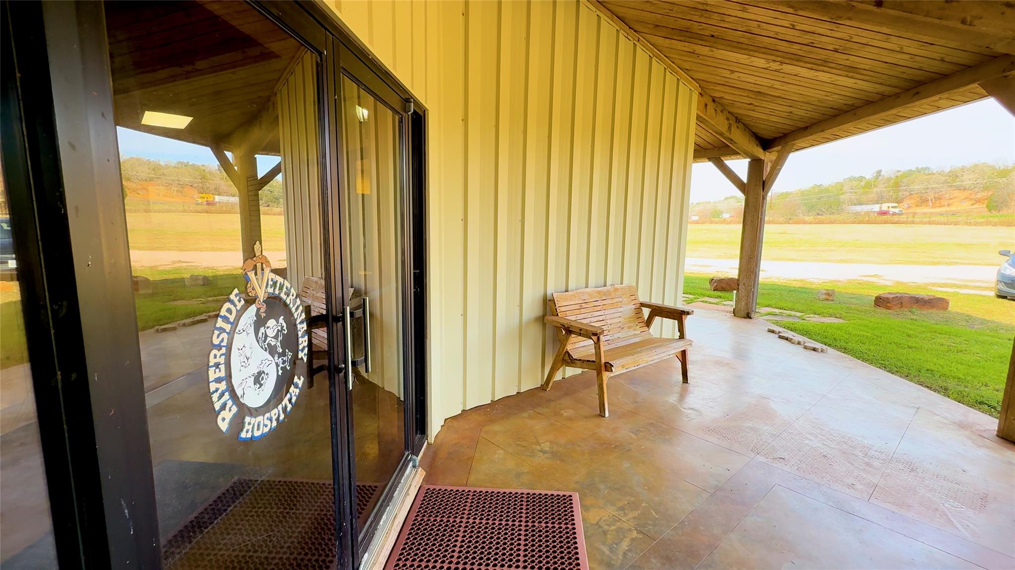 531 Highway 71 W, Smithville, TX 78957