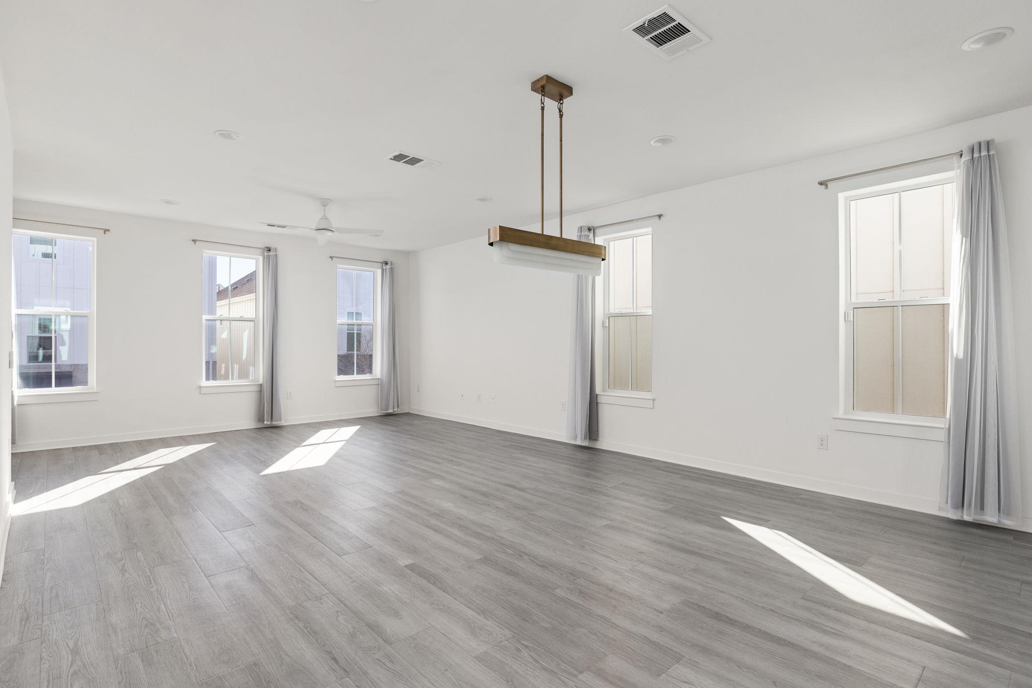 2624 Metcalfe Rd # 17, Austin, TX 78741