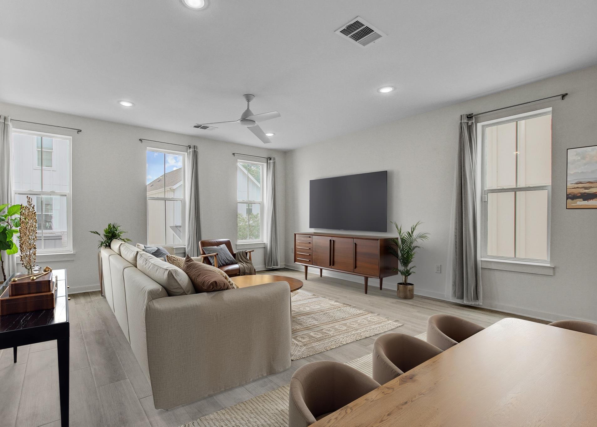 2624 Metcalfe Rd # 17, Austin, TX 78741