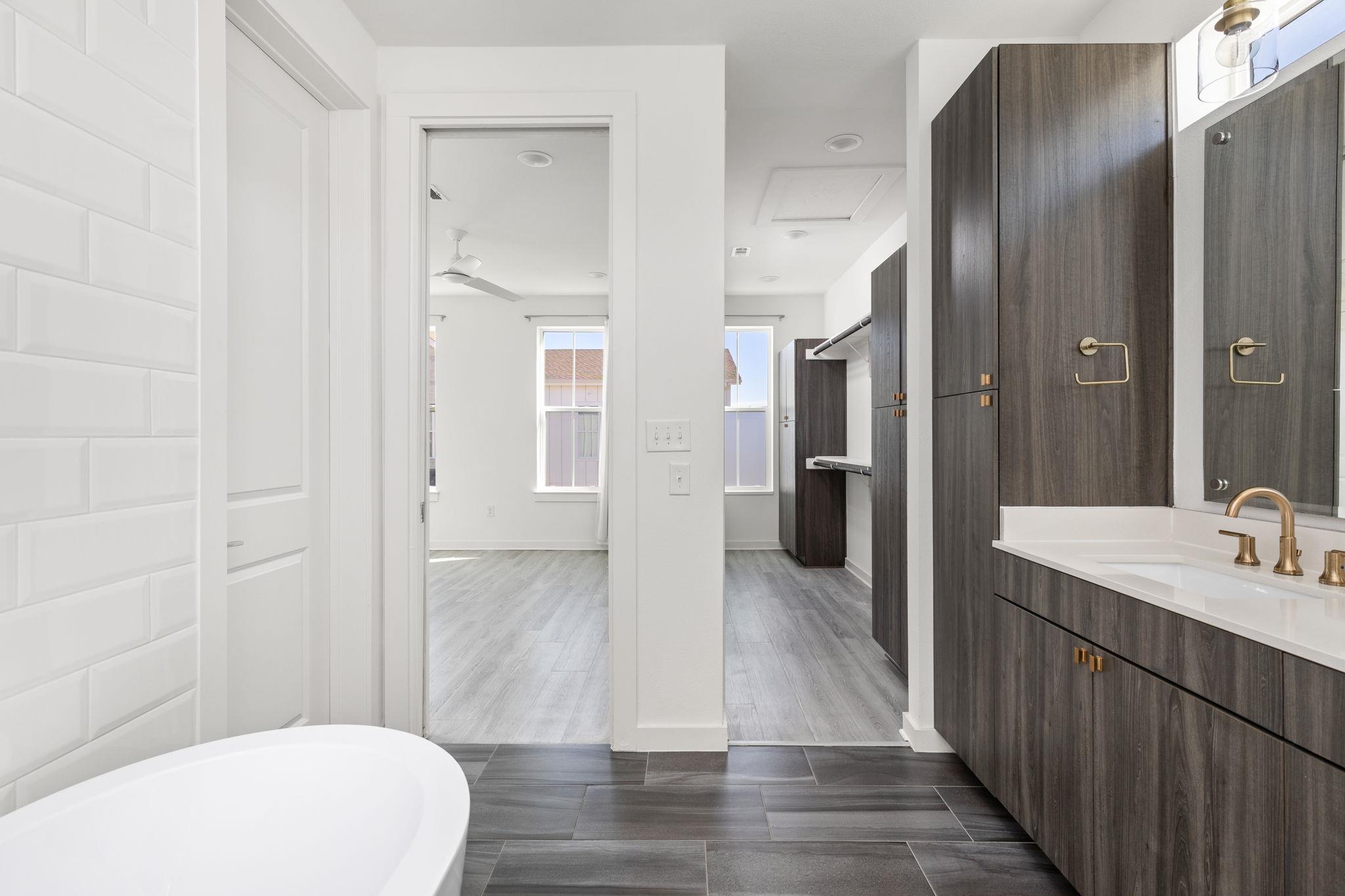 2624 Metcalfe Rd # 17, Austin, TX 78741