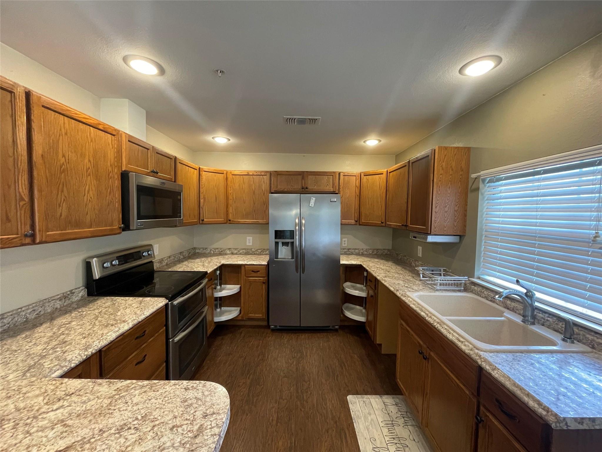 111 Hillview Ln, Burnet, TX 78611