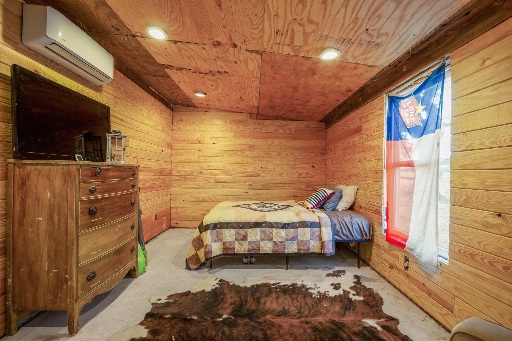 1099 Private Road 1061, Paige, TX 78659