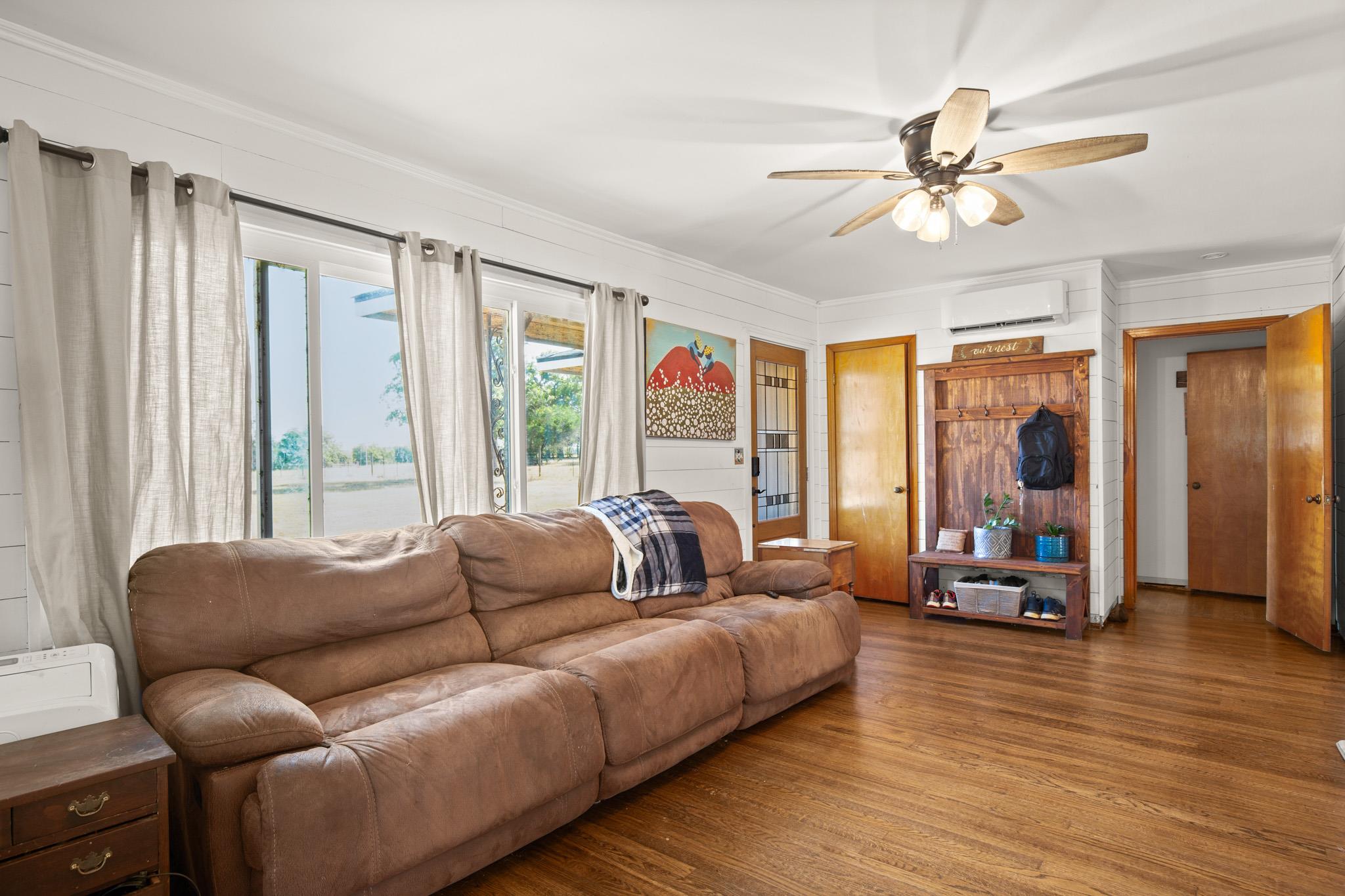 1099 Private Road 1061, Paige, TX 78659