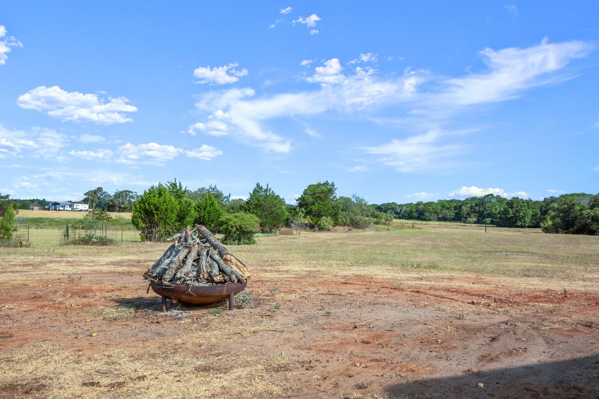 1099 Private Road 1061, Paige, TX 78659