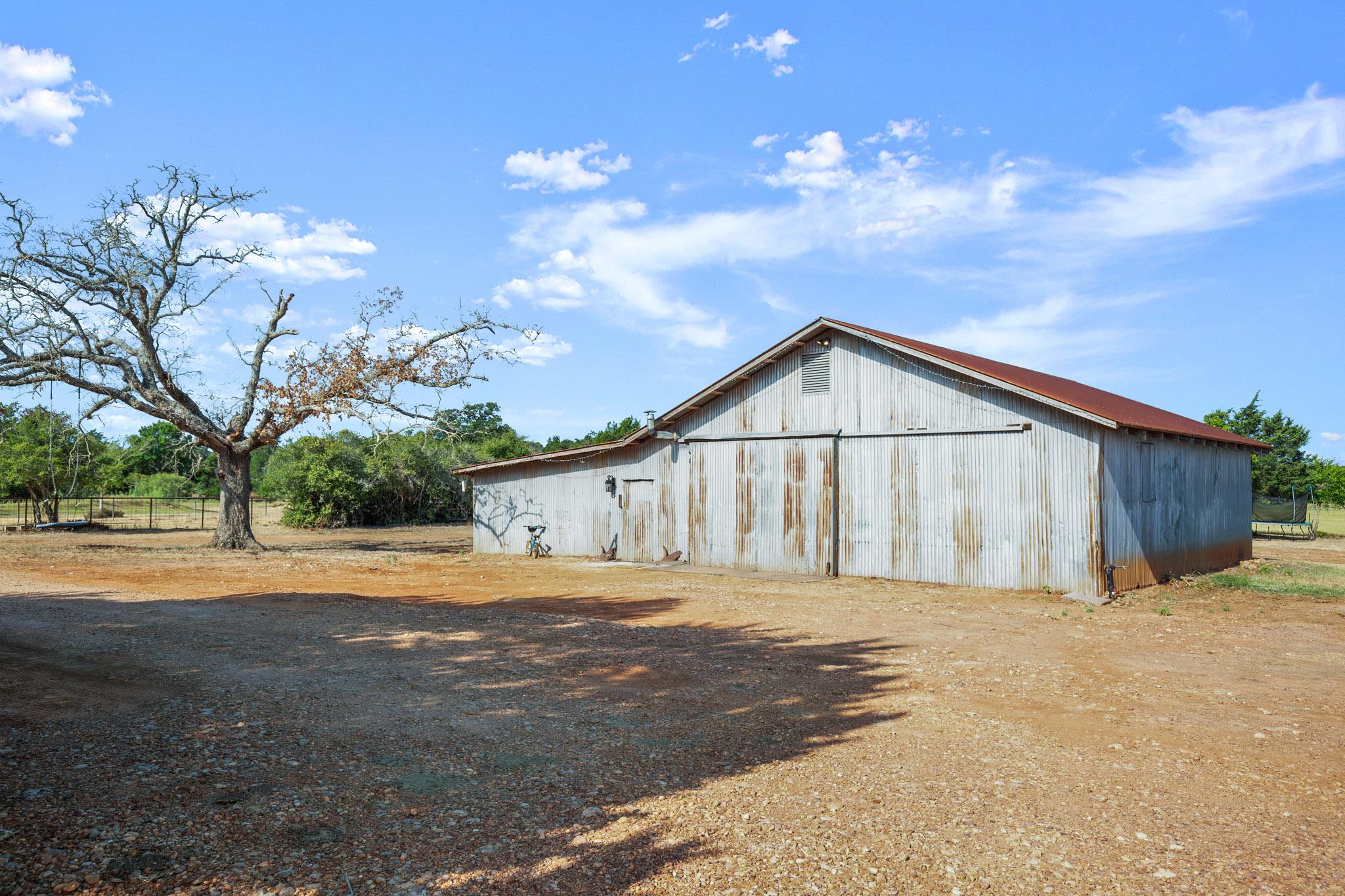 1099 Private Road 1061, Paige, TX 78659