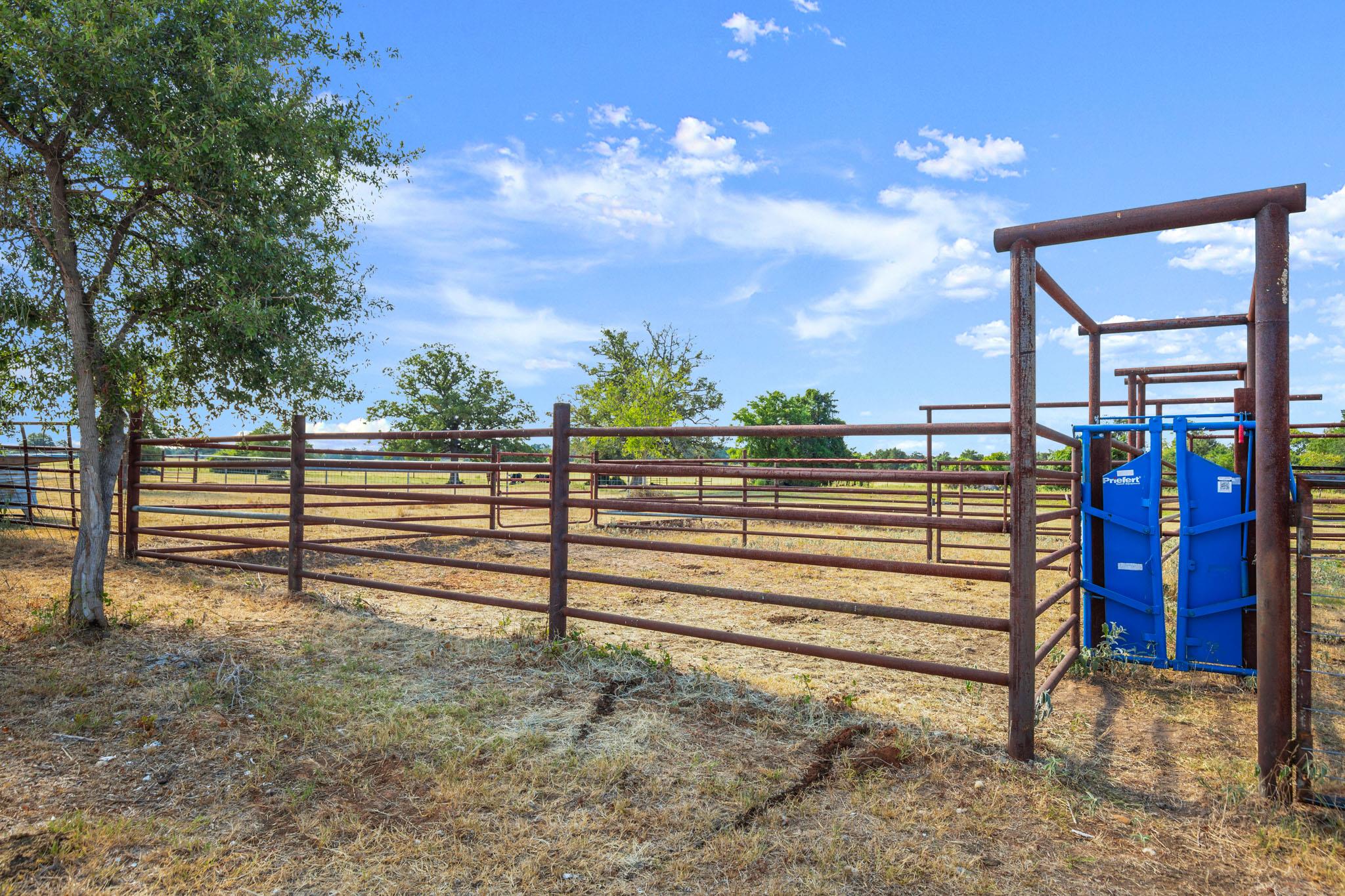 1099 Private Road 1061, Paige, TX 78659