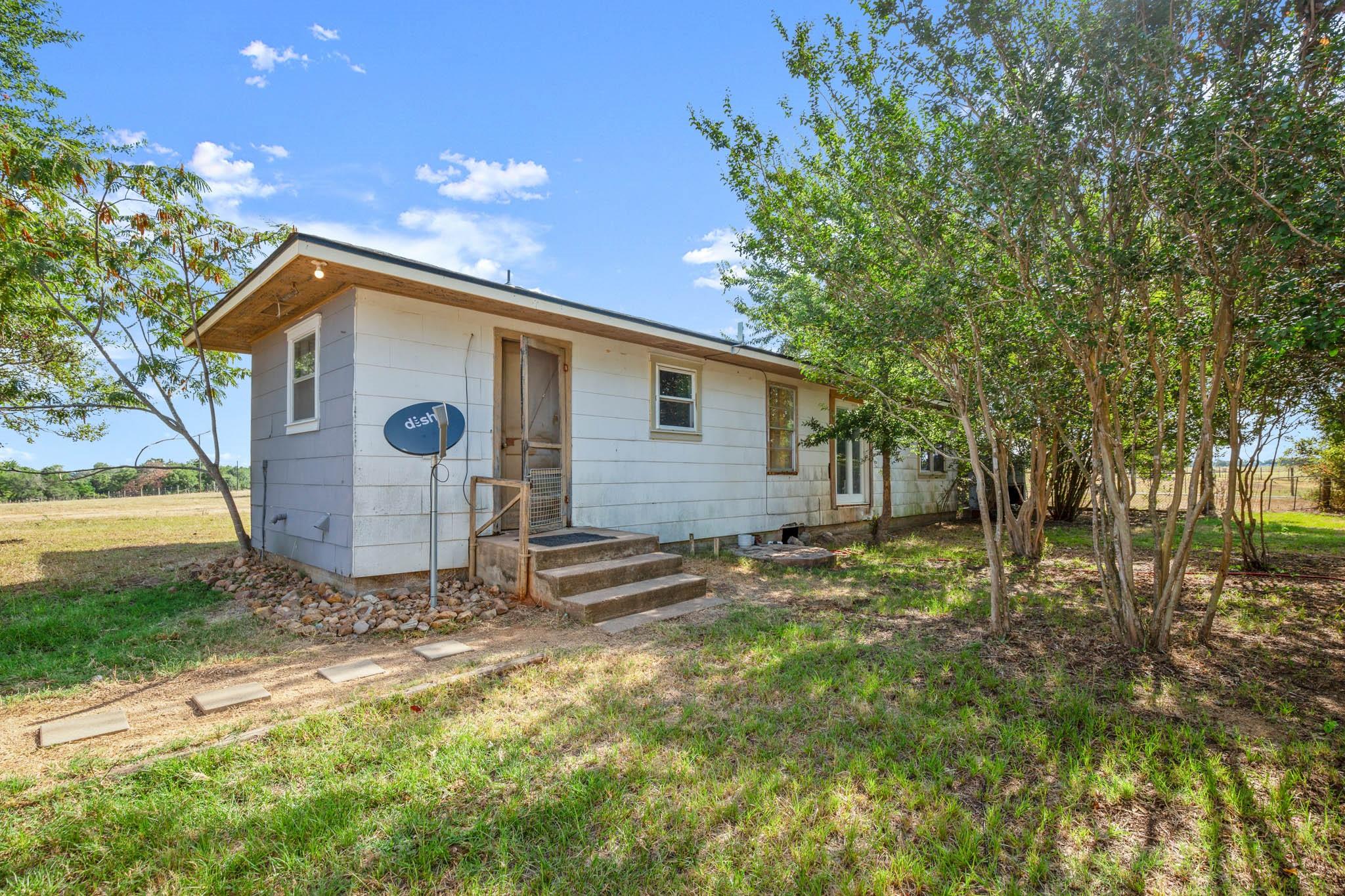 1099 Private Road 1061, Paige, TX 78659