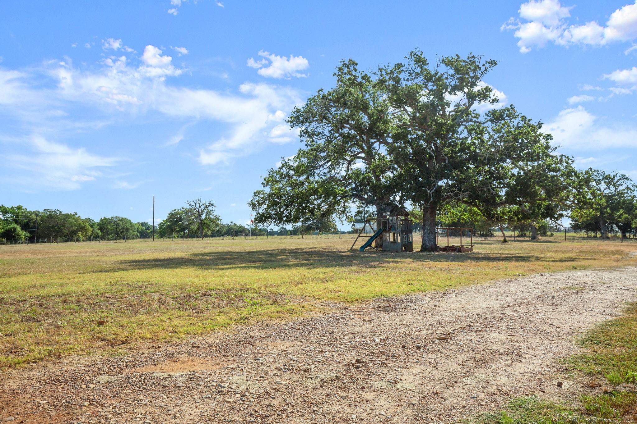 1099 Private Road 1061, Paige, TX 78659