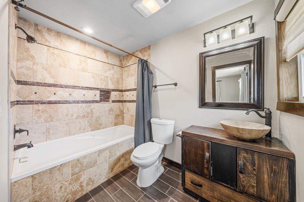 104 Westwood Ln, Kerrville, TX 78028