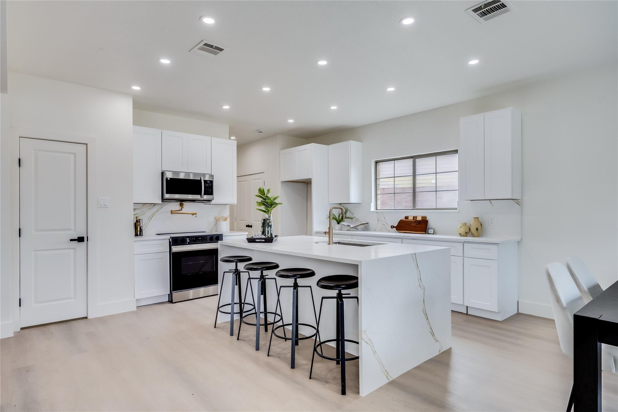 19912 Lime Cv, Round Rock, TX 78664