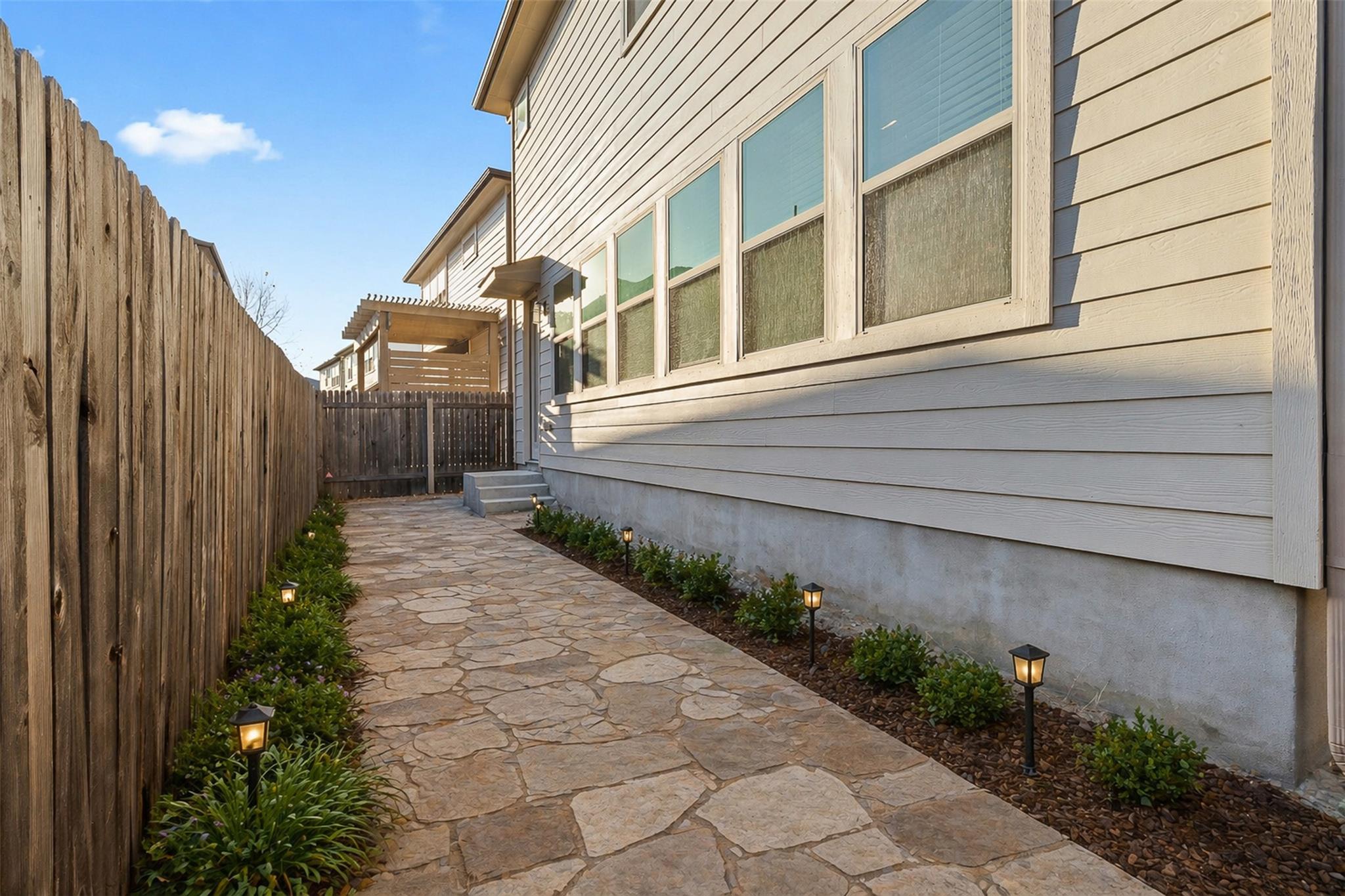 9107 Moonstone Dr, Austin, TX 78729