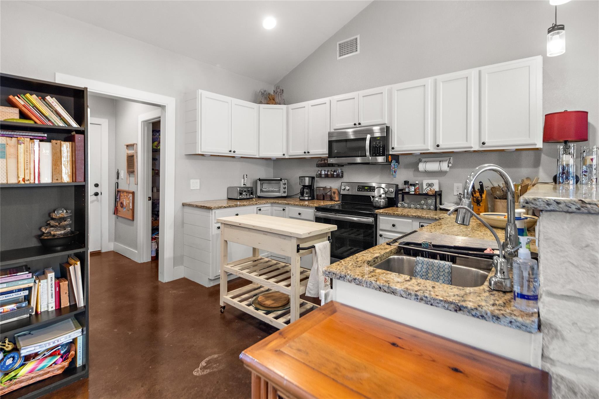 142 W Persimmon Dr, Granite Shoals, TX 78654