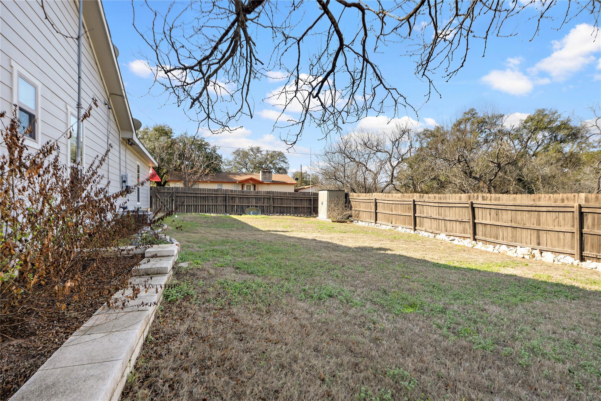 142 W Persimmon Dr, Granite Shoals, TX 78654