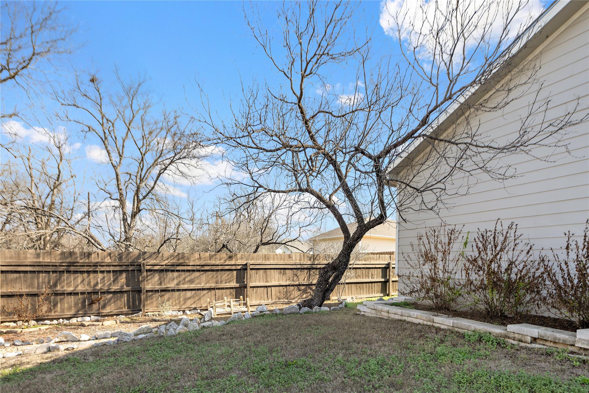 142 W Persimmon Dr, Granite Shoals, TX 78654