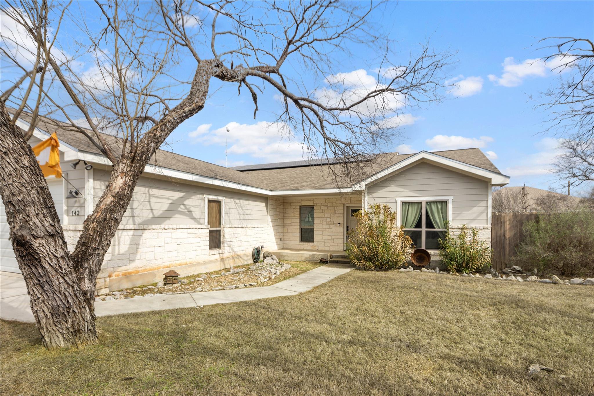 142 W Persimmon Dr, Granite Shoals, TX 78654