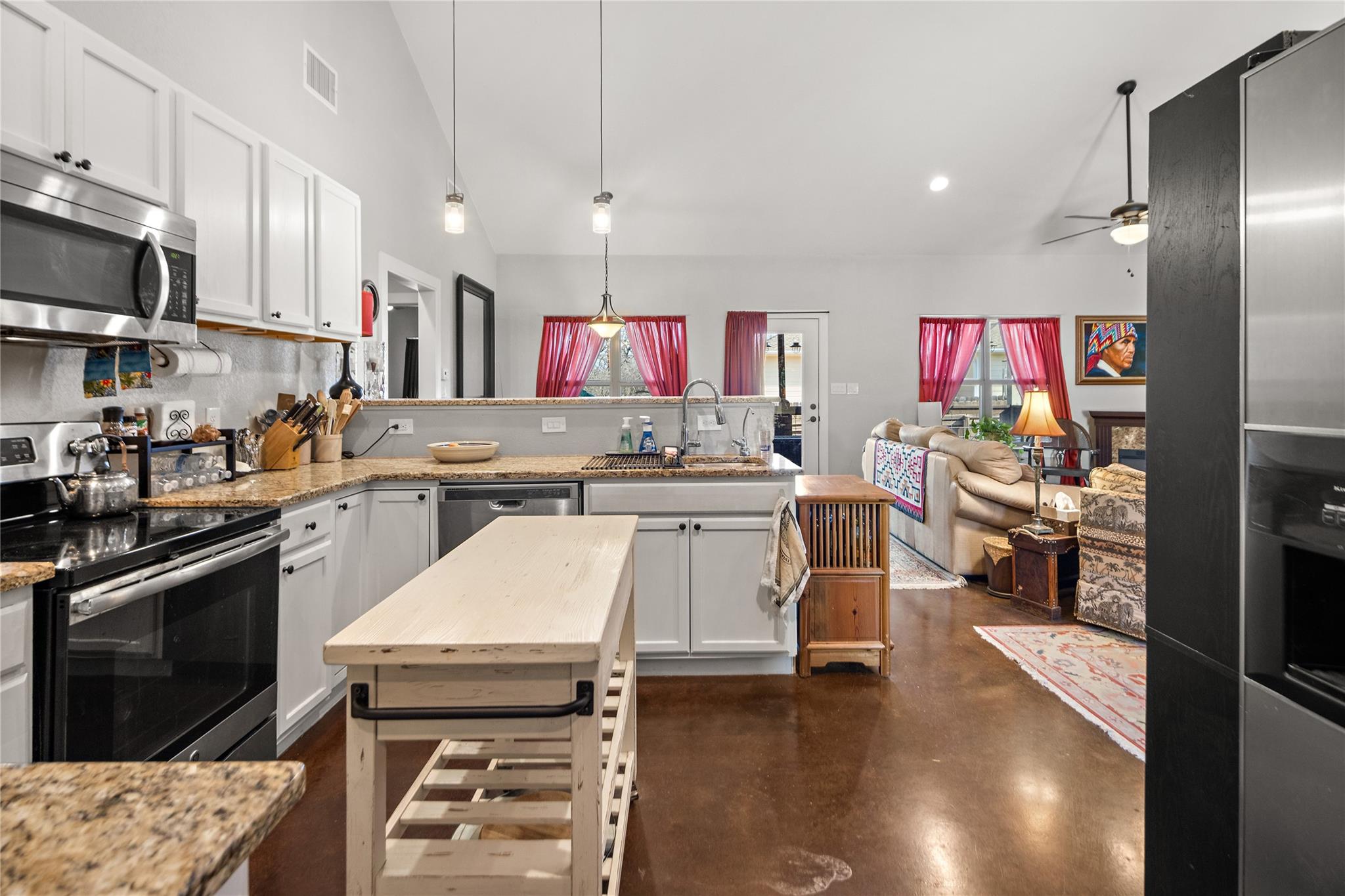 142 W Persimmon Dr, Granite Shoals, TX 78654