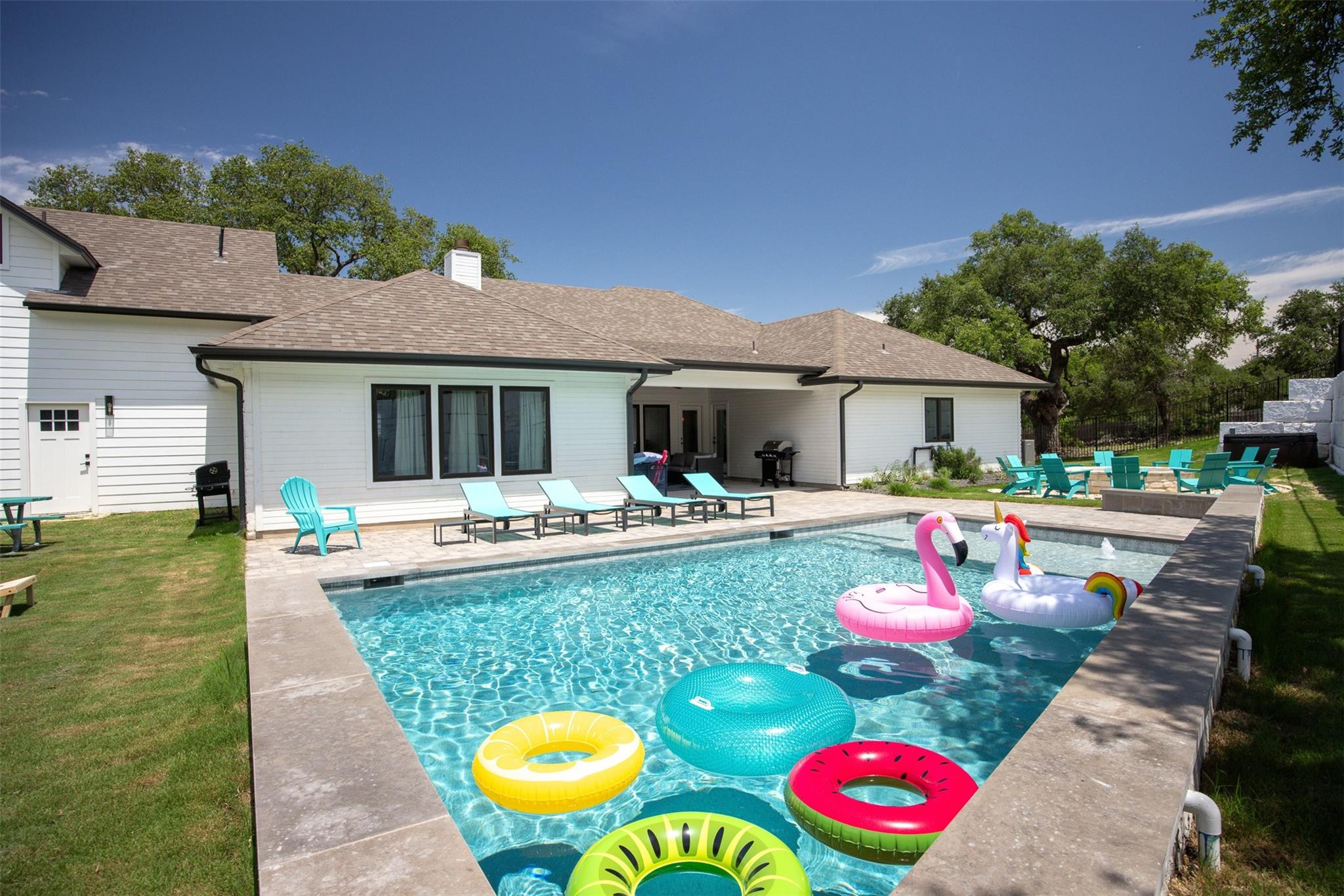 717 E Creek Dr, Dripping Springs, TX 78620
