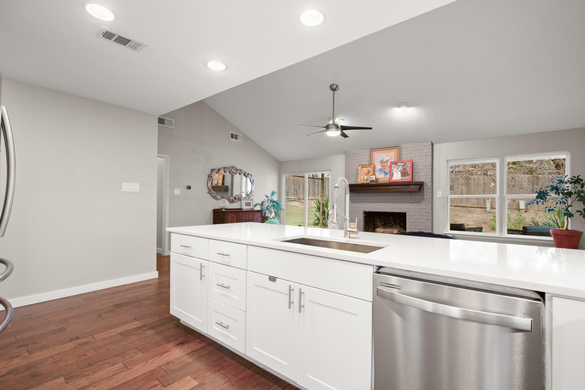 7404 Barcelona Dr, Austin, TX 78752