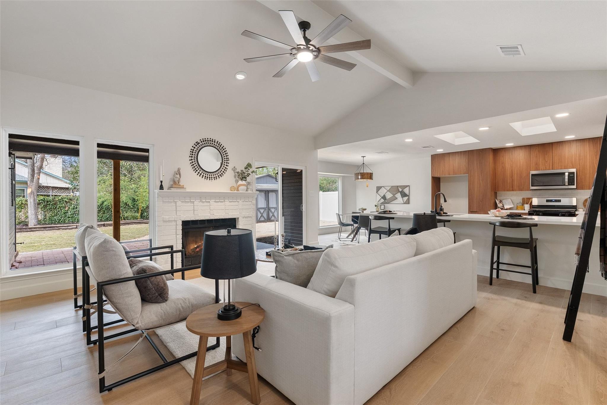 10106 LINDSHIRE Ln, Austin, TX 78748