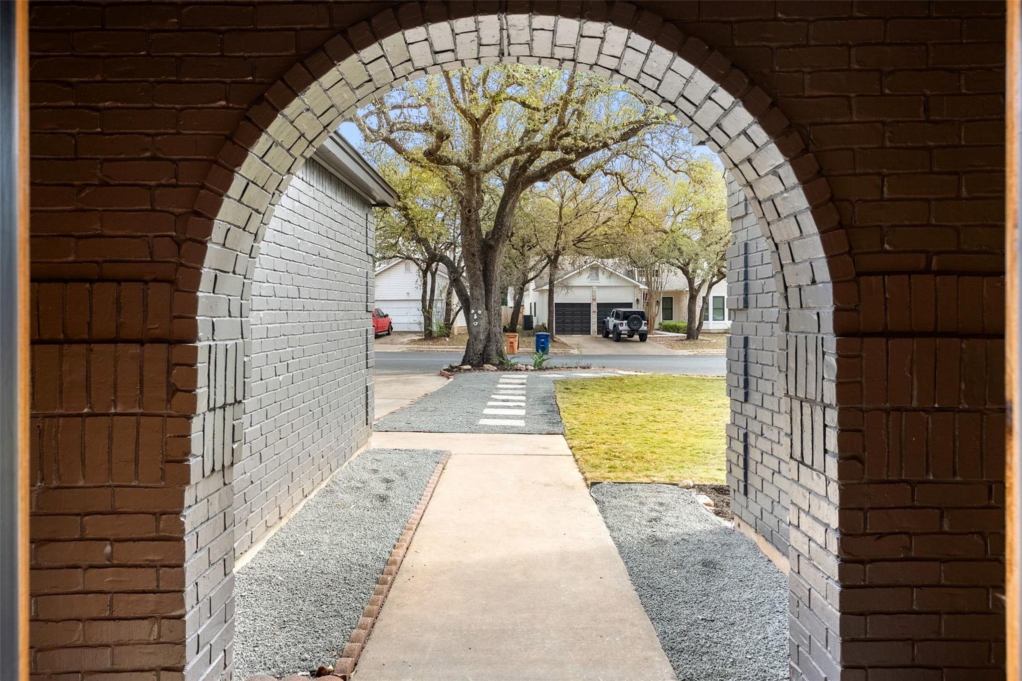 10106 LINDSHIRE Ln, Austin, TX 78748