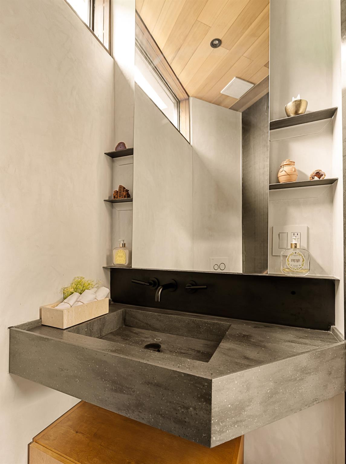 2302 E 11th St, Austin, TX 78702