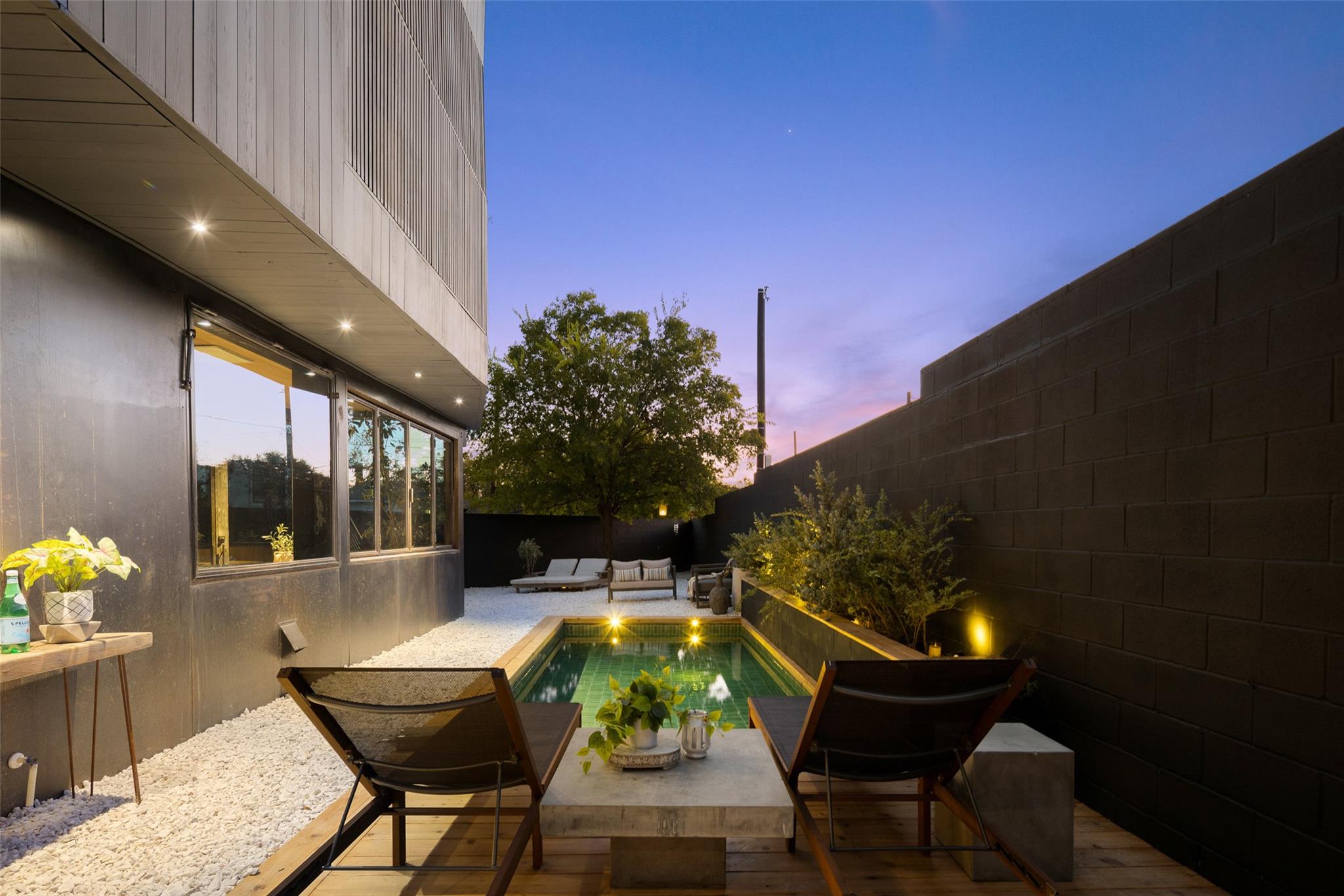 2302 E 11th St, Austin, TX 78702