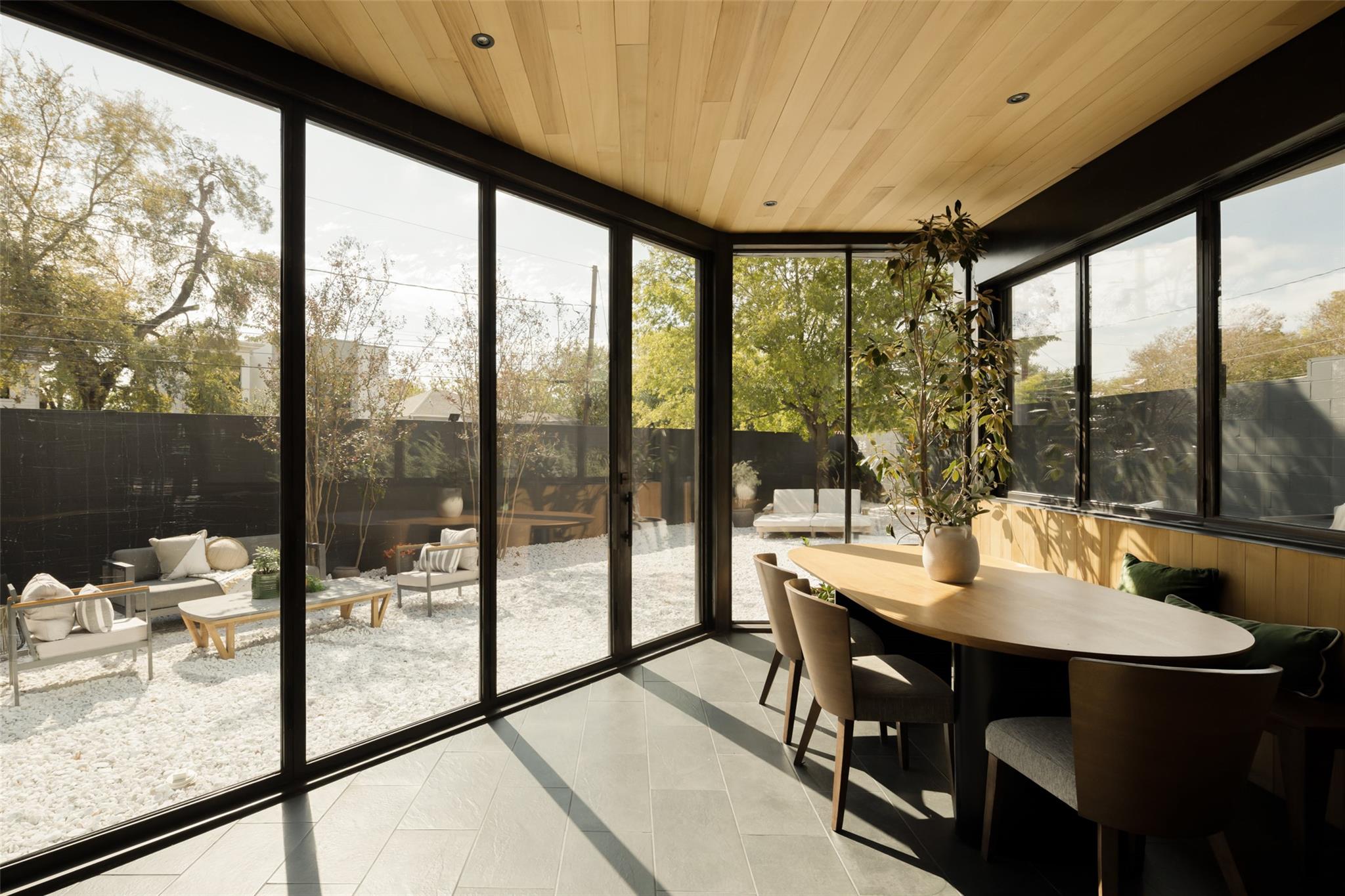 2302 E 11th St, Austin, TX 78702