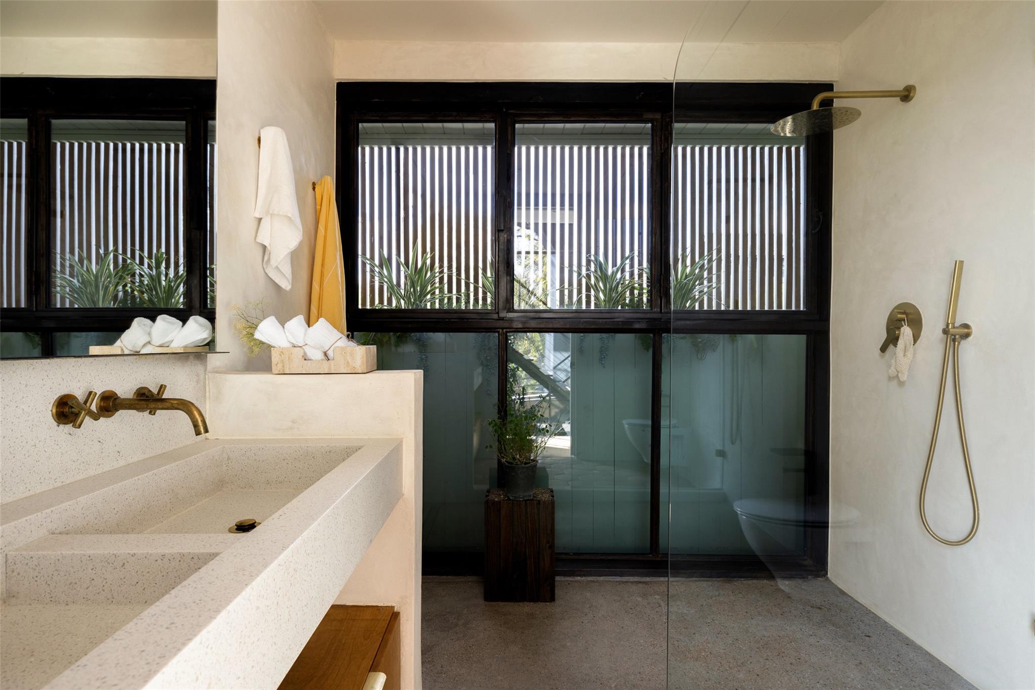 2302 E 11th St, Austin, TX 78702