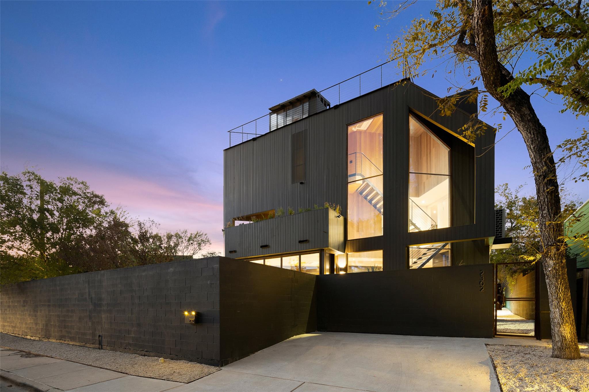 2302 E 11th St, Austin, TX 78702