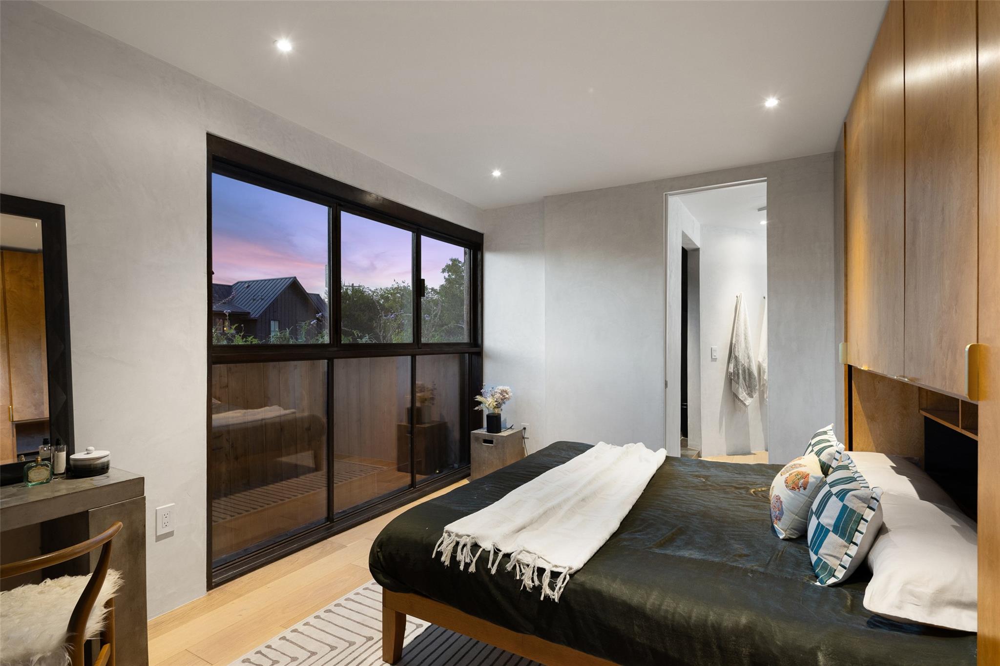 2302 E 11th St, Austin, TX 78702