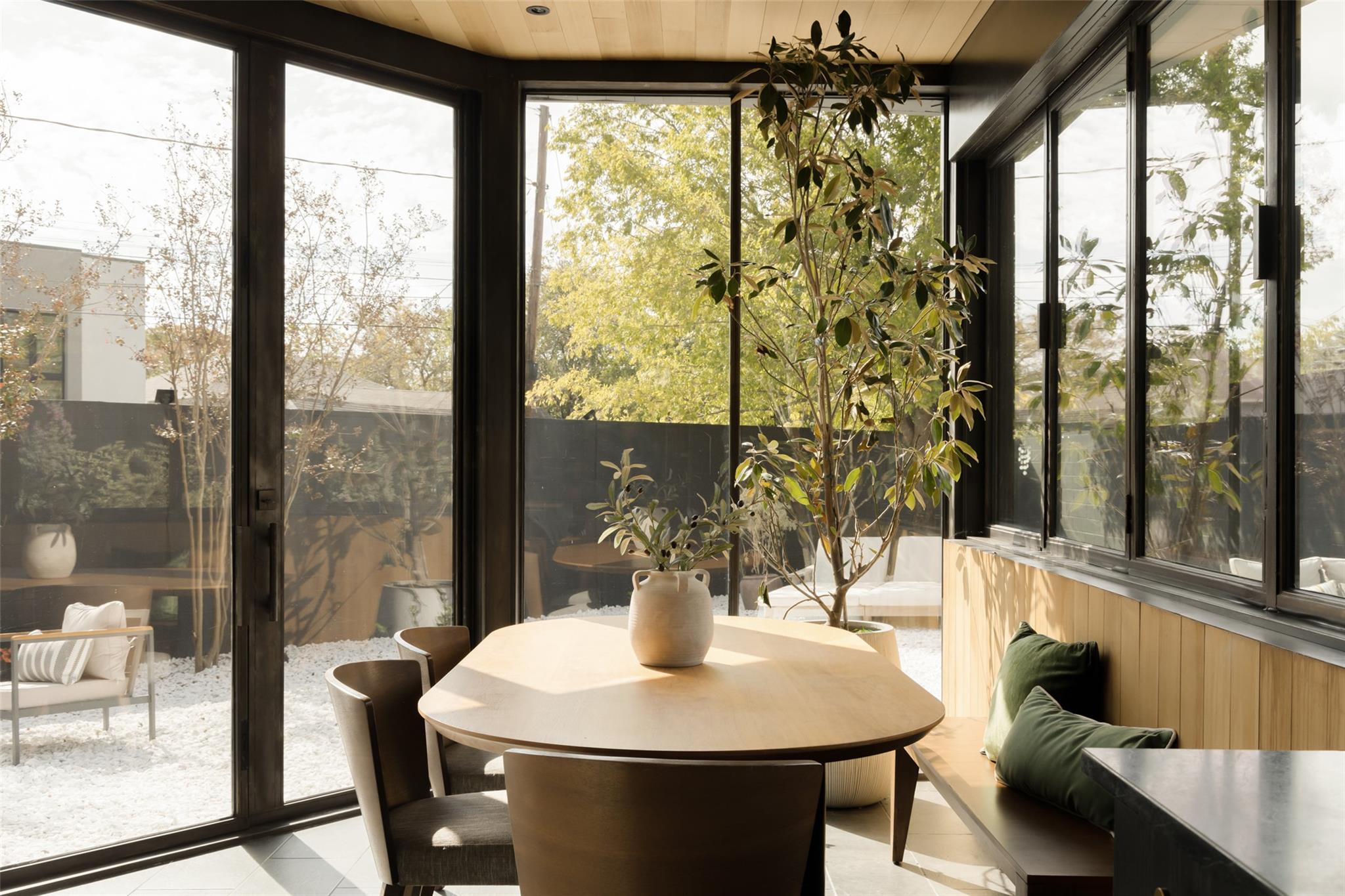 2302 E 11th St, Austin, TX 78702