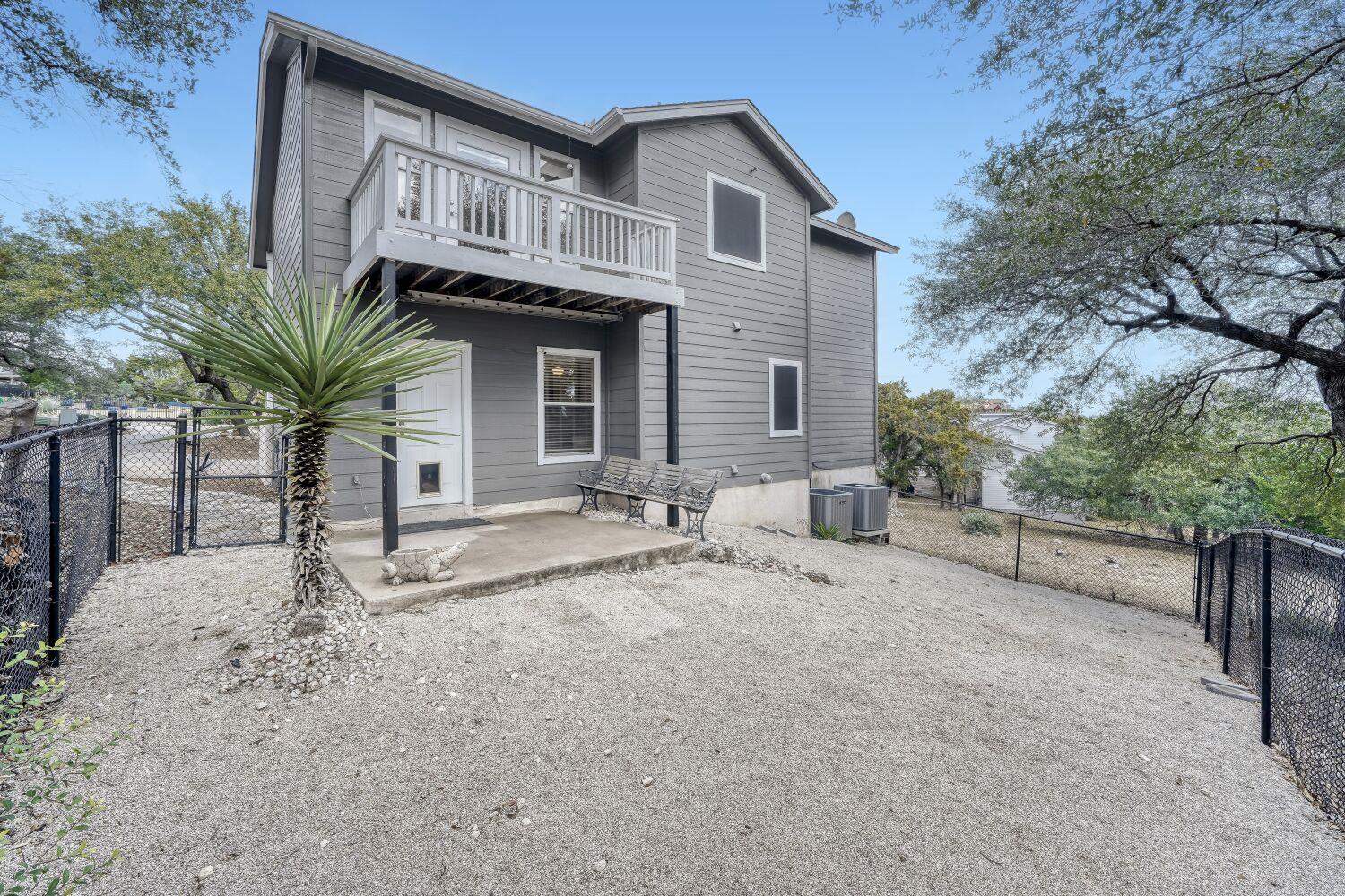 18523 Staghorn Dr, Point Venture, TX 78645